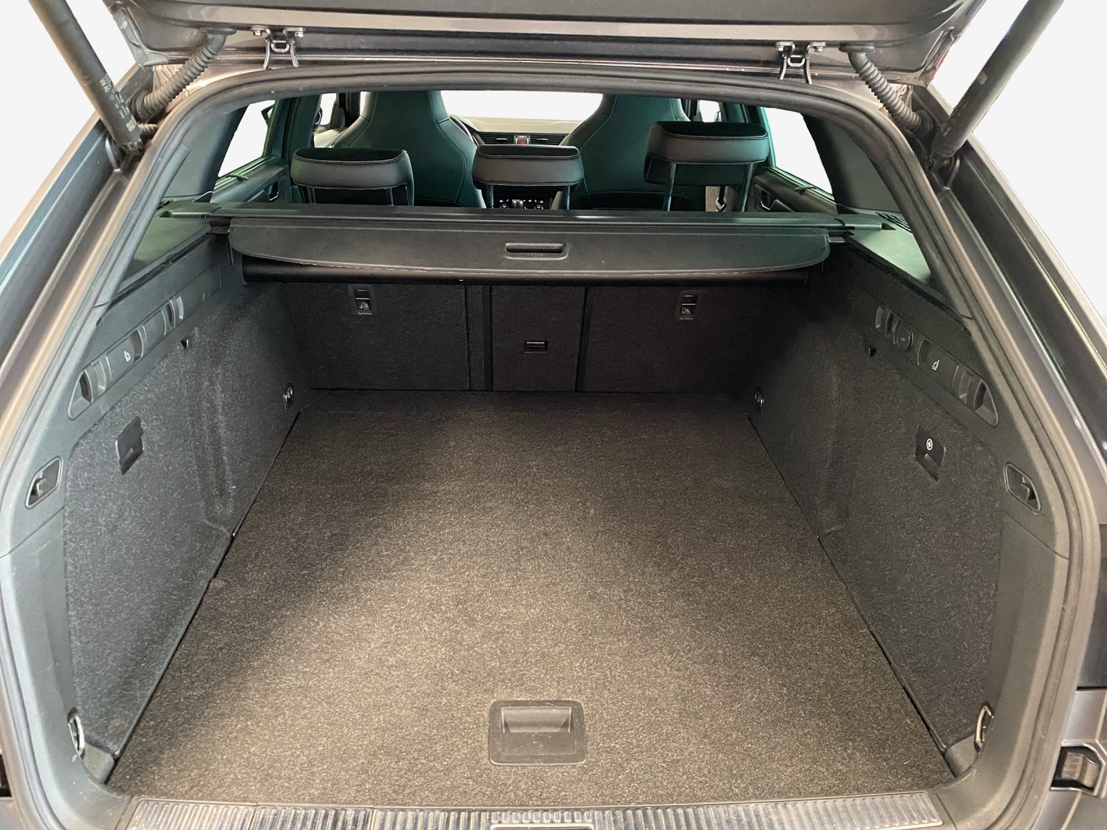 SKODA Superb Combi 2.0 TSI SportLine Light 4x4 DSG-image-12