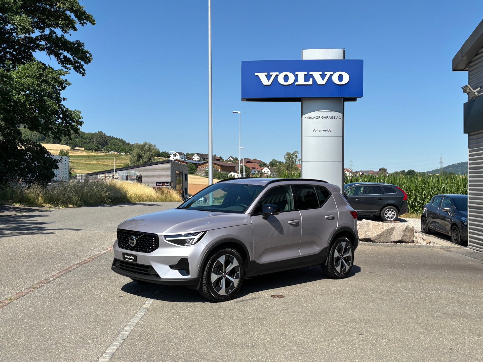 VOLVO XC40 2.0 B4 MH Plus Dark-image-0