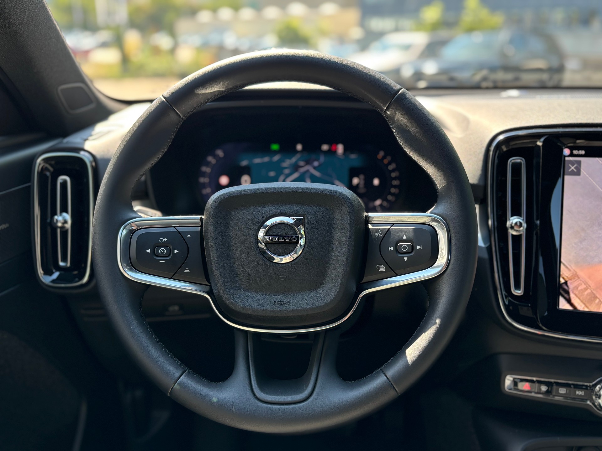VOLVO XC40 2.0 B4 MH Plus Dark-image-18