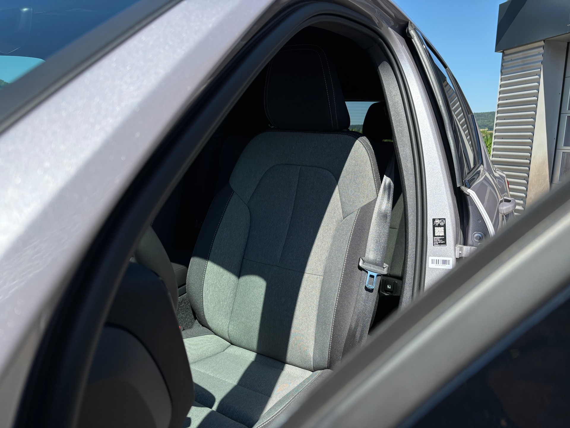 VOLVO XC40 2.0 B4 MH Plus Dark-image-3