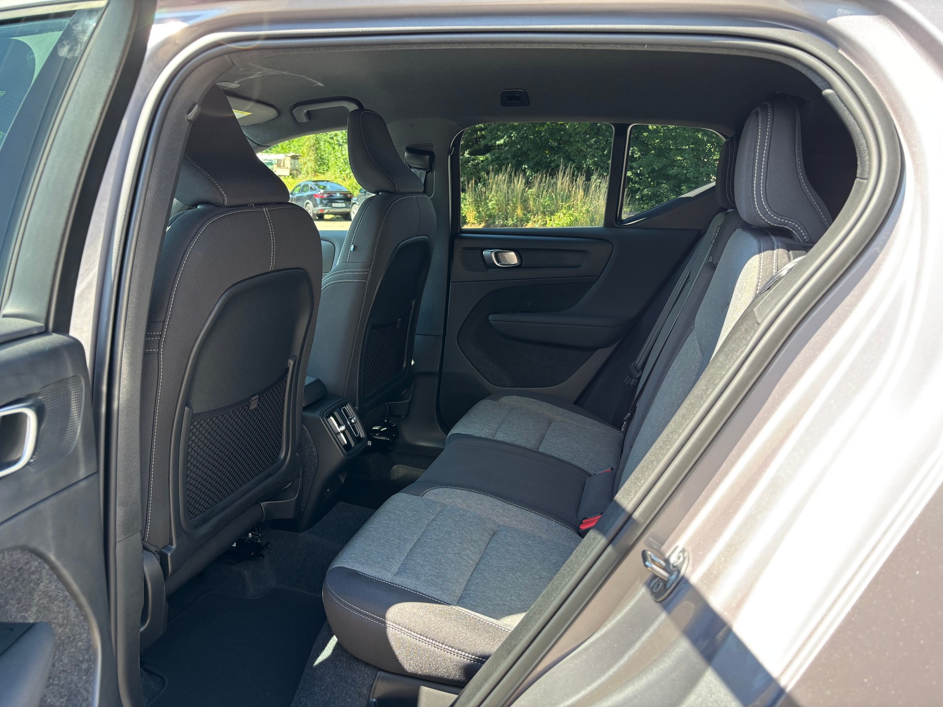 VOLVO XC40 2.0 B4 MH Plus Dark-image-11