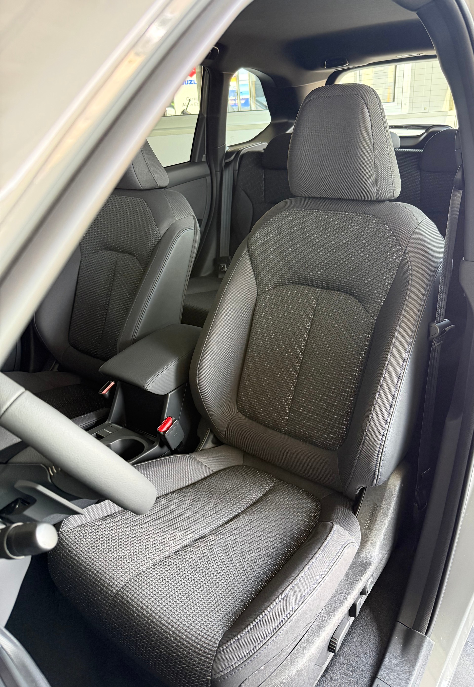 SUBARU Forester 2.0i e-Boxer Swiss Plus-image-5