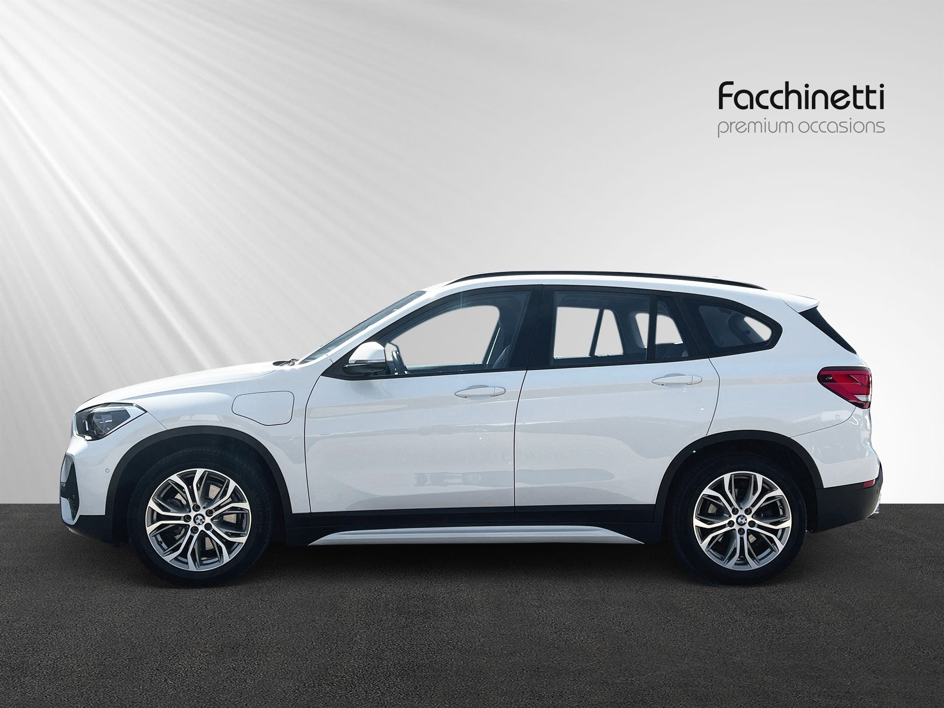 BMW X1 xDrive 25e Sport Line Steptronic-image-1