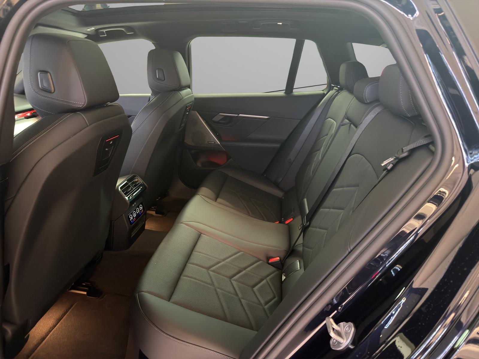BMW 520d xDrive Touring M-SportPaket-image-19