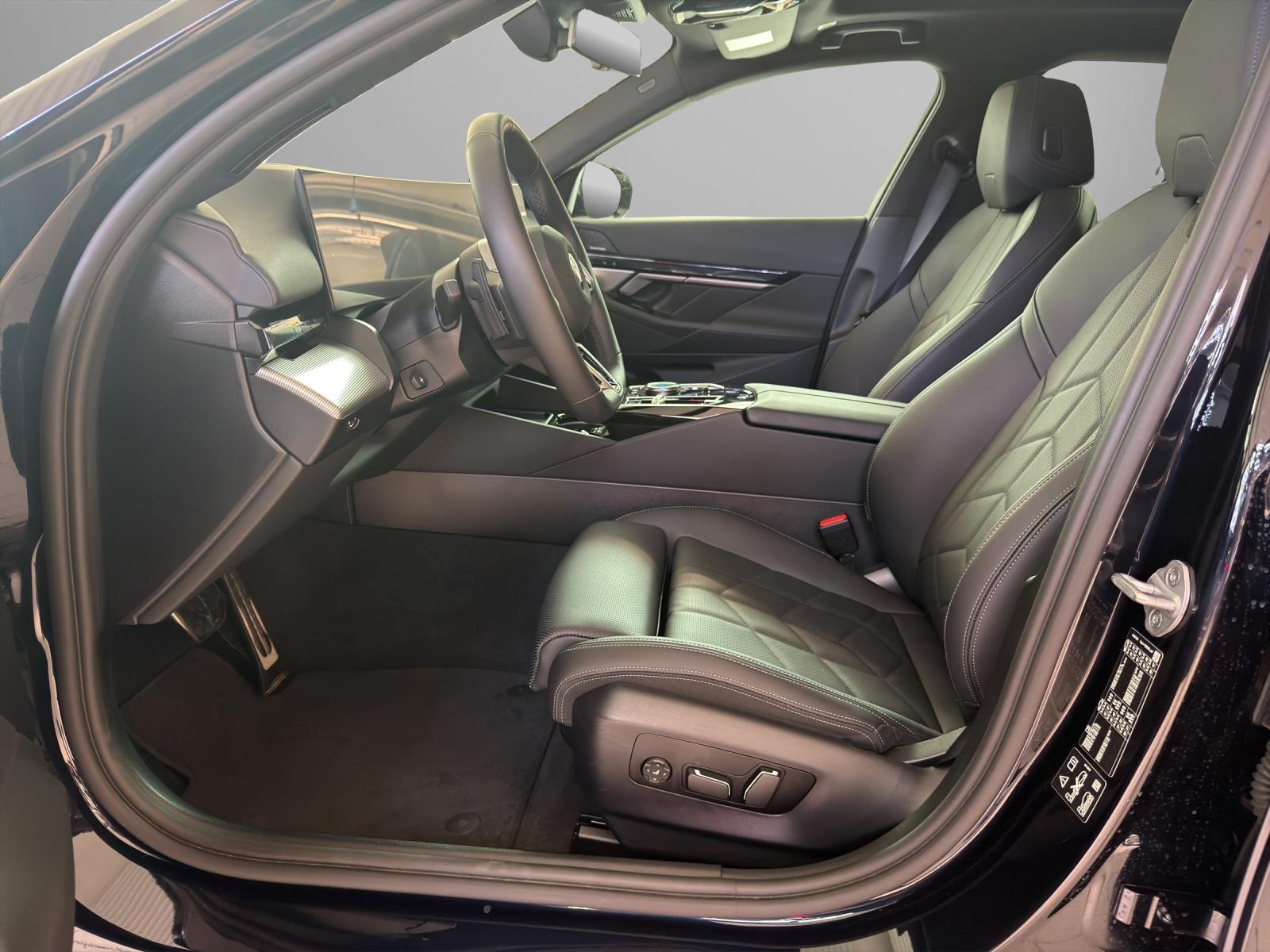 BMW 520d xDrive Touring M-SportPaket-image-10