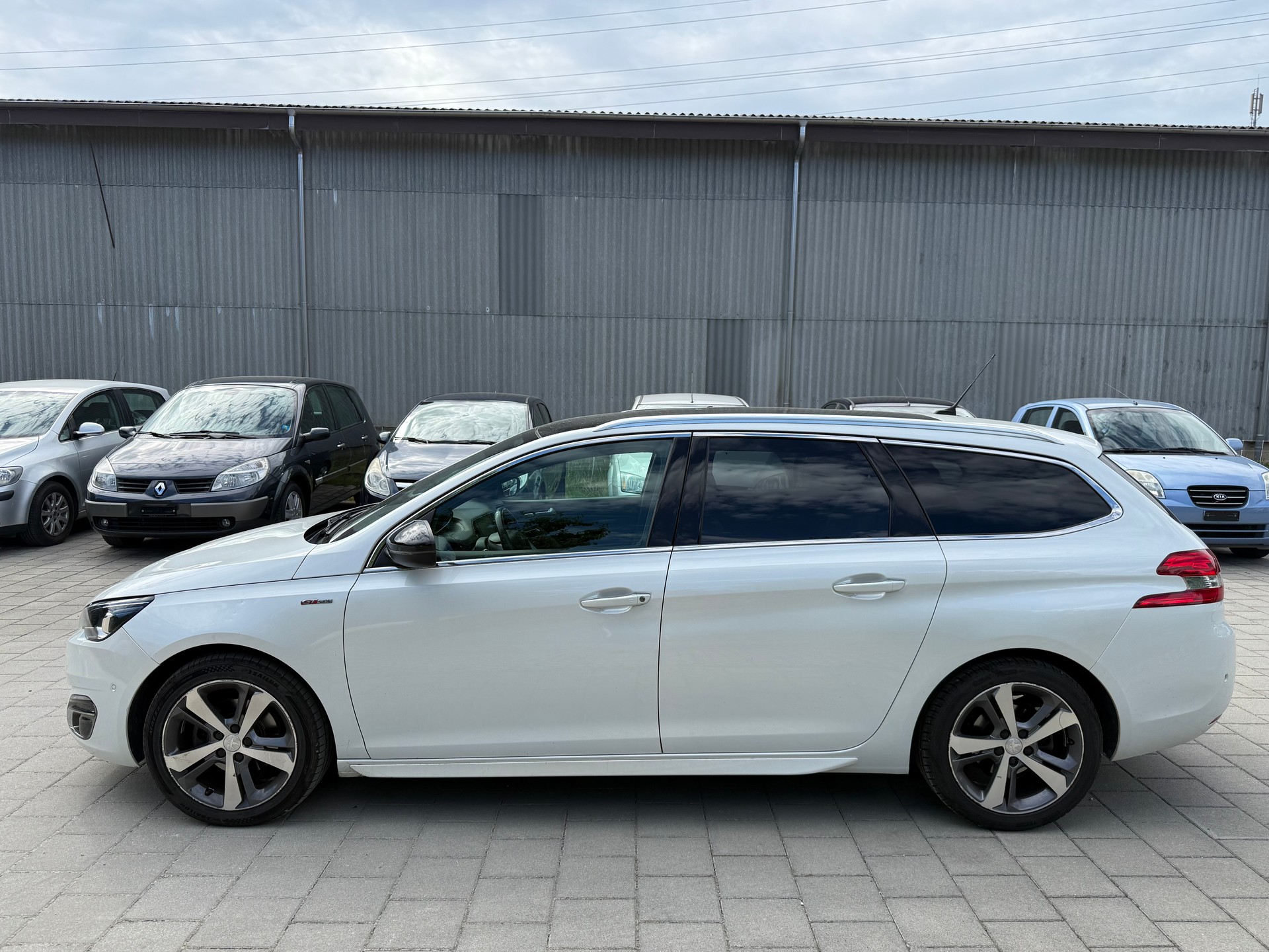 PEUGEOT 308 SW 1.2 THP GT Line Automatic-image-4