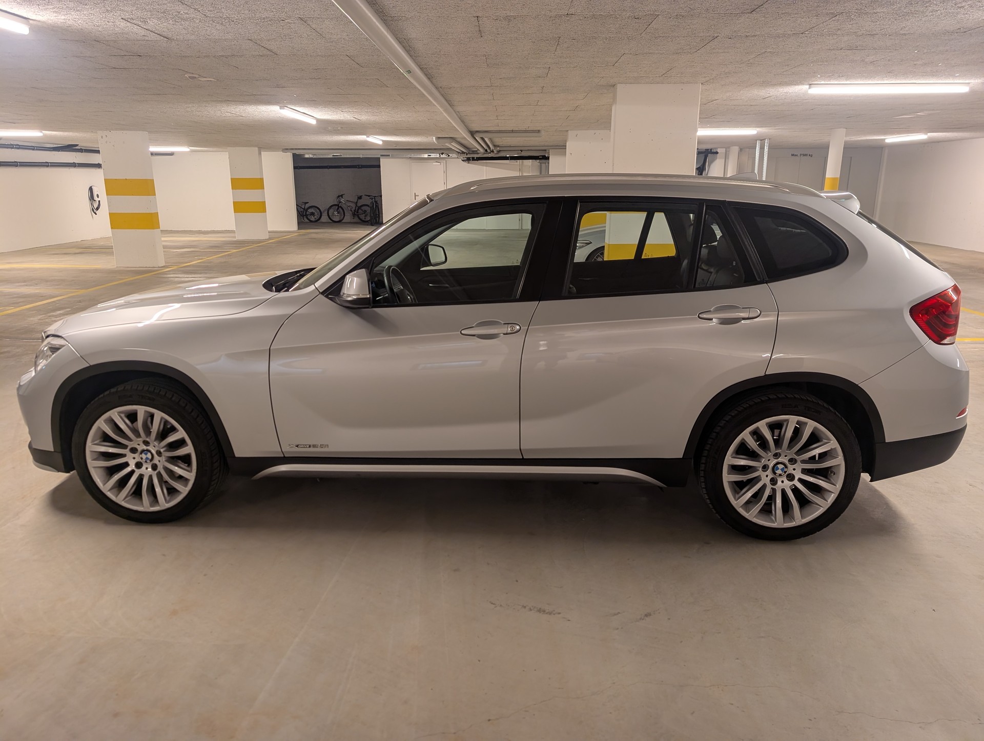 BMW X1 xDrive 20i xLine Steptronic-image-6