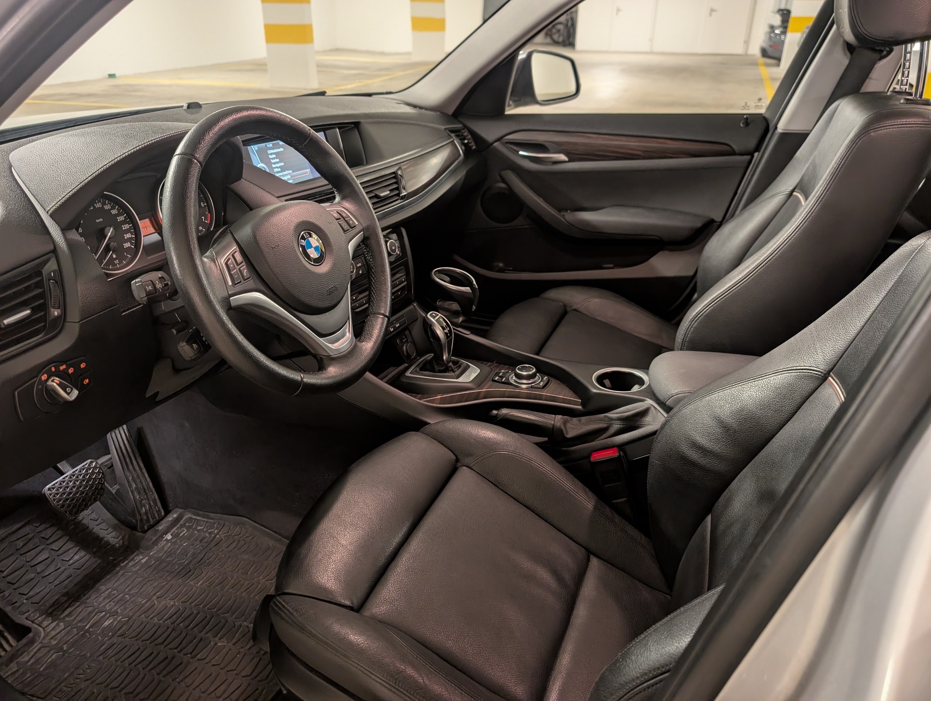 BMW X1 xDrive 20i xLine Steptronic-image-7