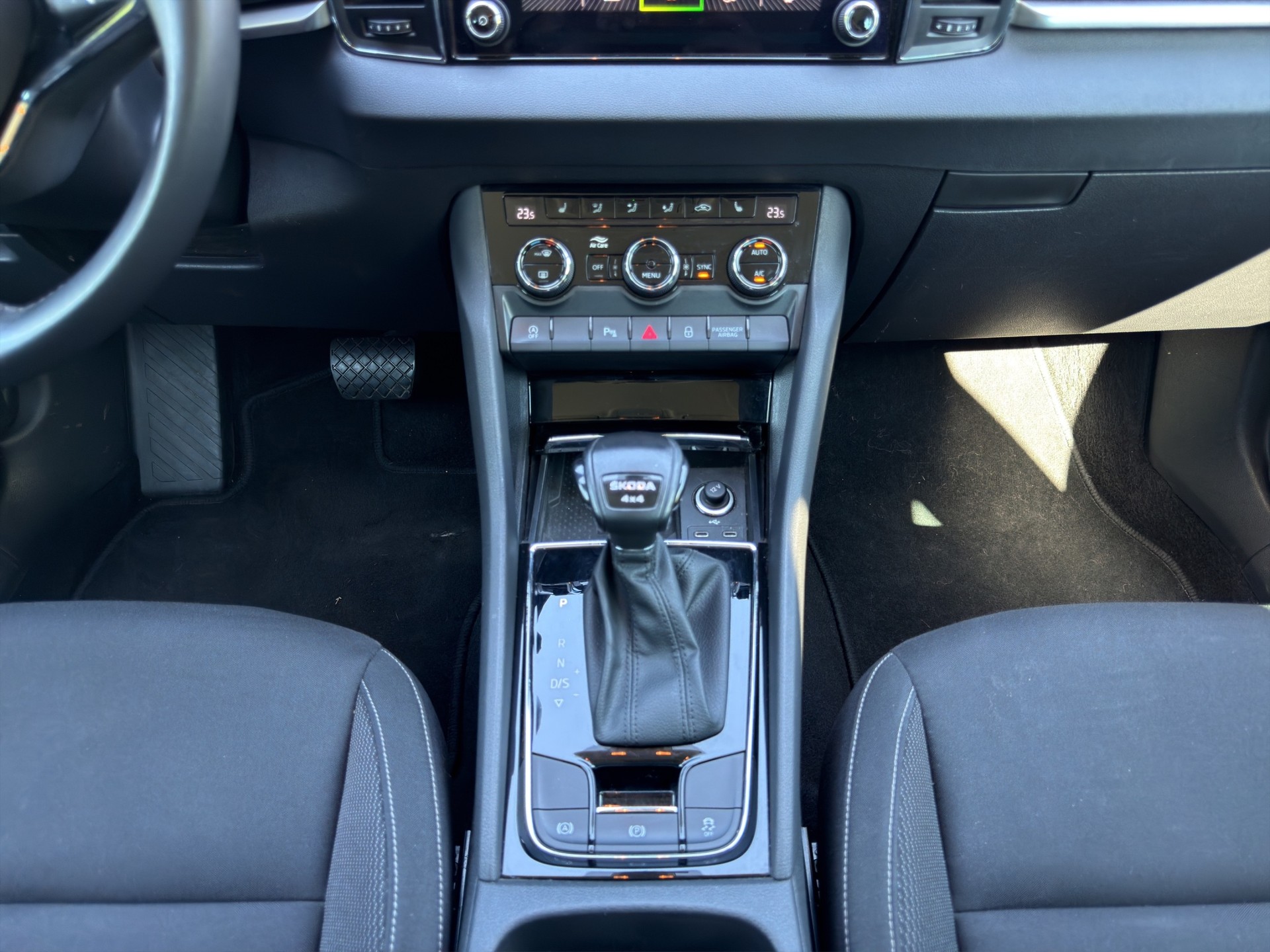SKODA Karoq 2.0 TDI CR Ambition 4x4 DSG-image-19