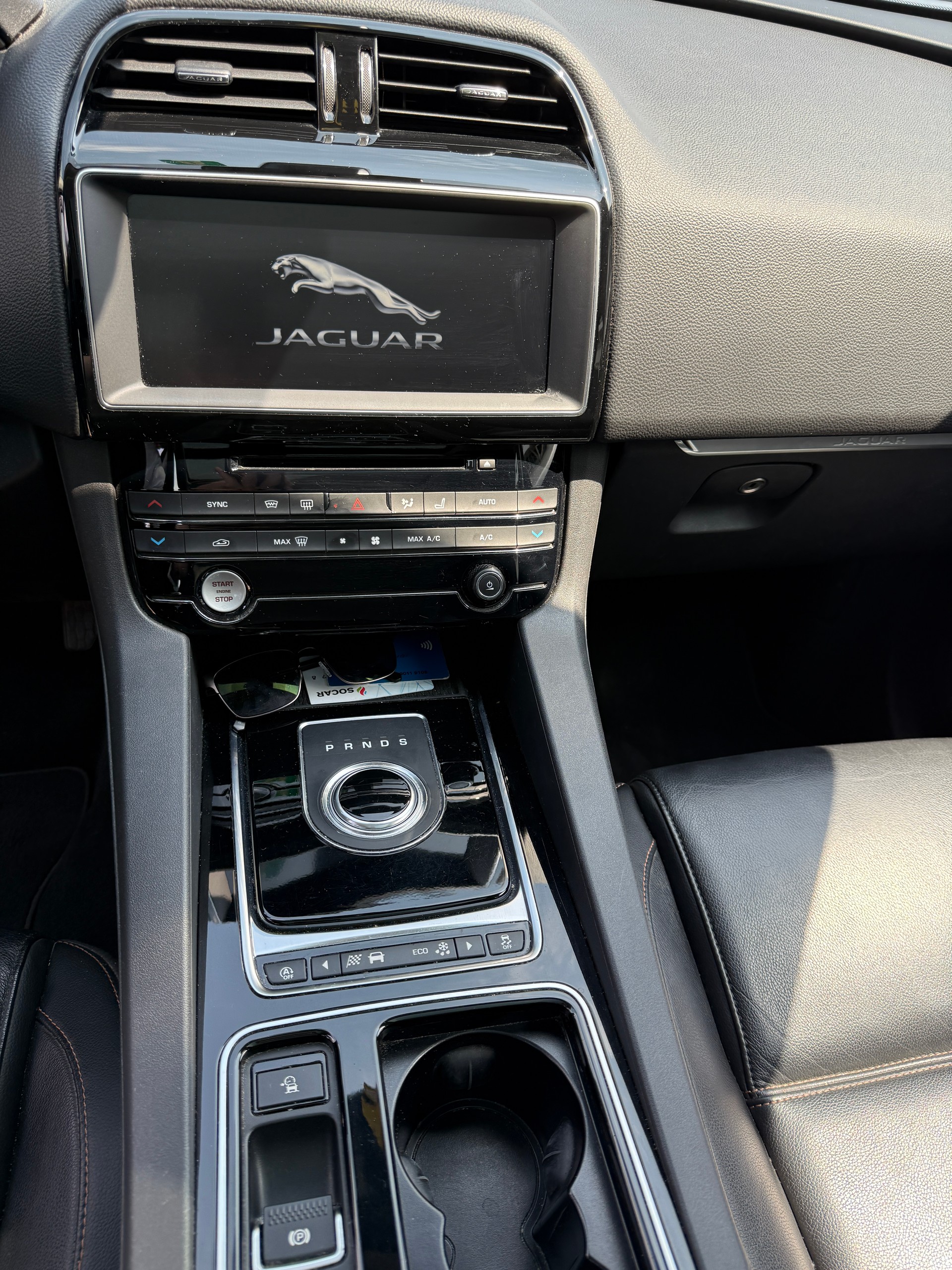 JAGUAR 2.0 D 240 Advantage AWD-image-12
