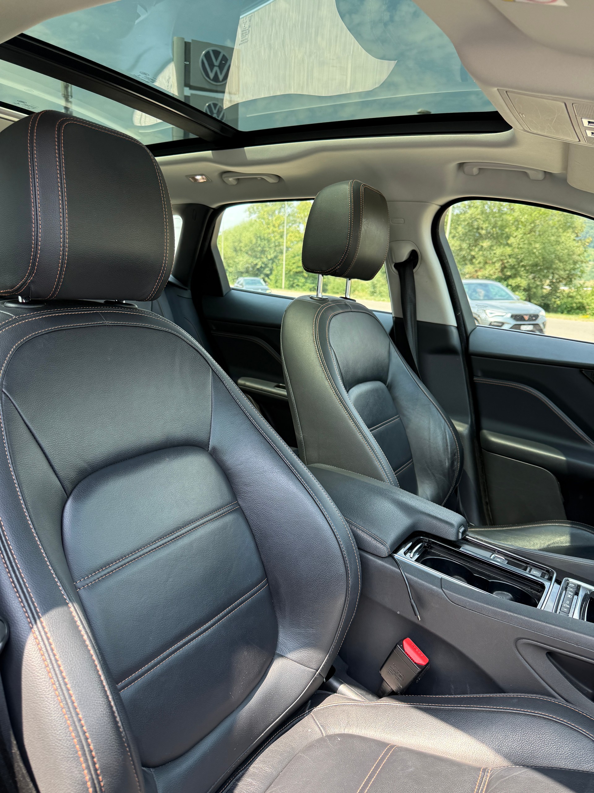 JAGUAR 2.0 D 240 Advantage AWD-image-13