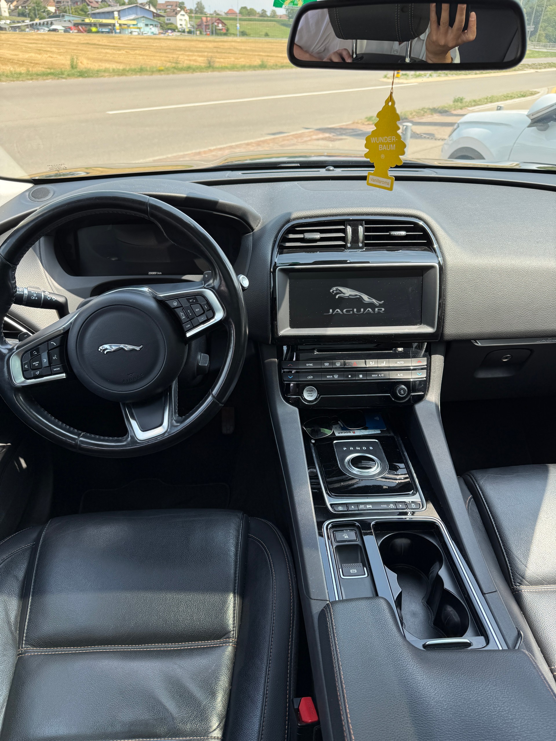 JAGUAR 2.0 D 240 Advantage AWD-image-10