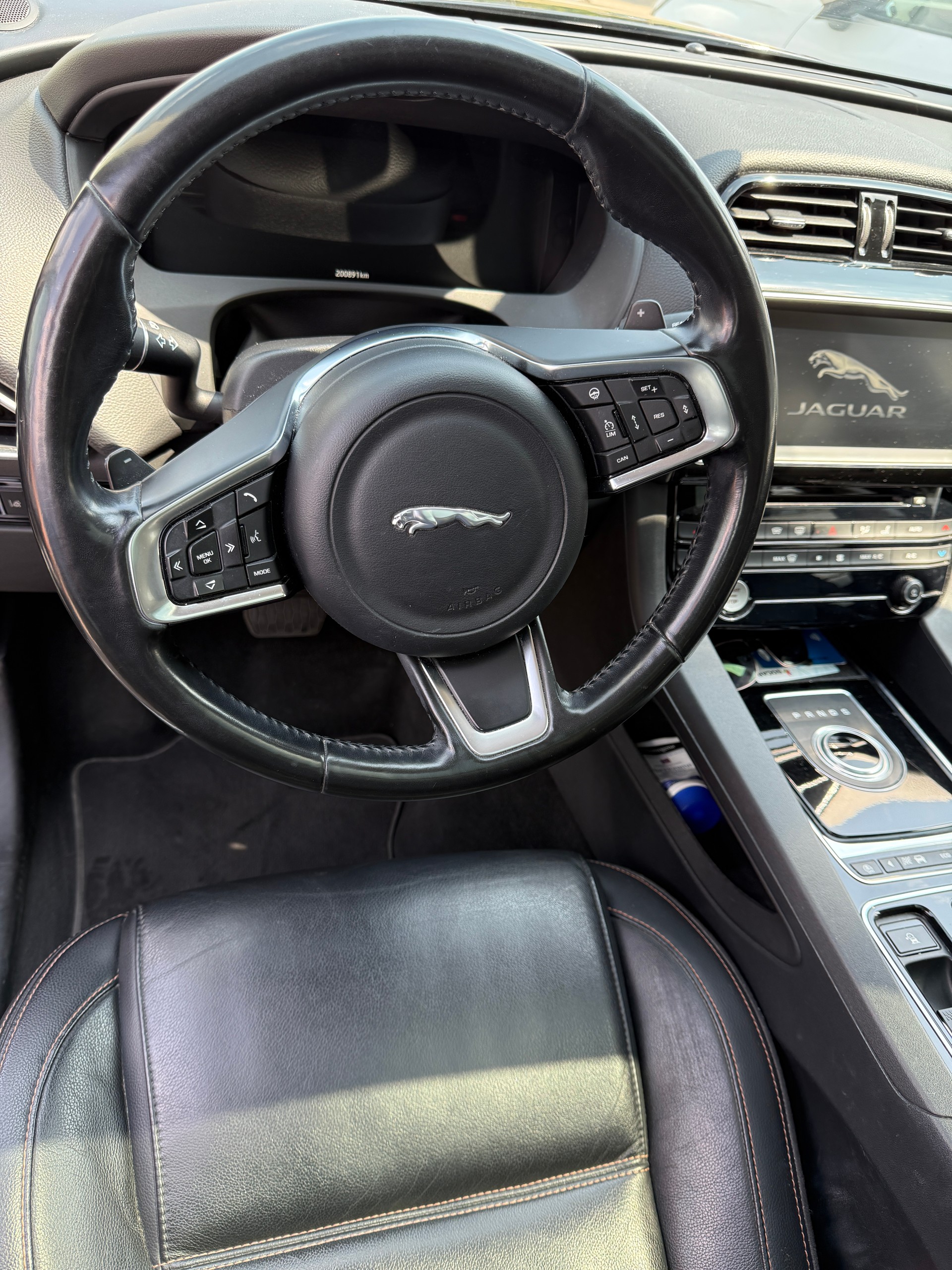 JAGUAR 2.0 D 240 Advantage AWD-image-11