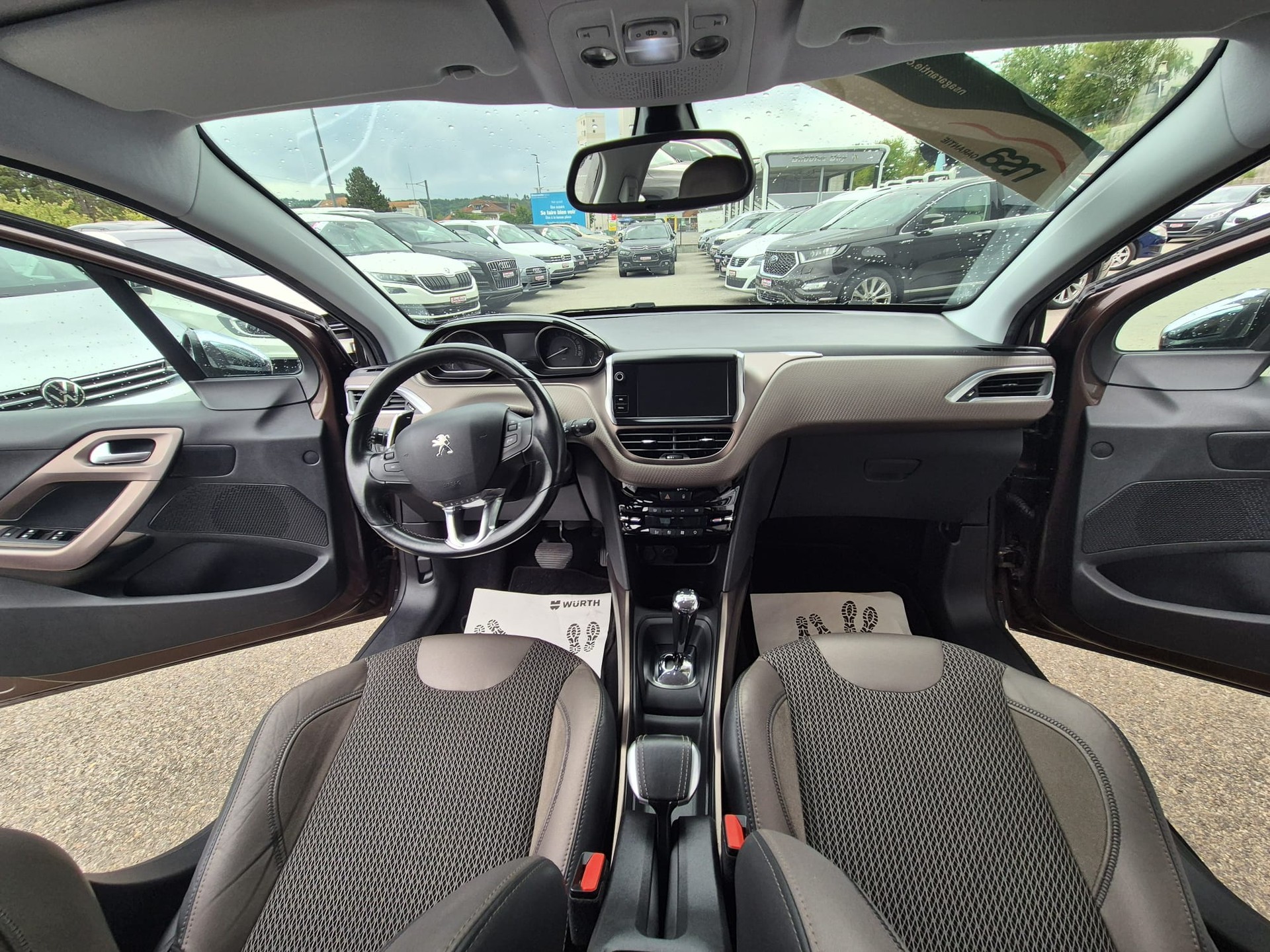 PEUGEOT 2008 1.2 VTI Allure ETG5-image-8