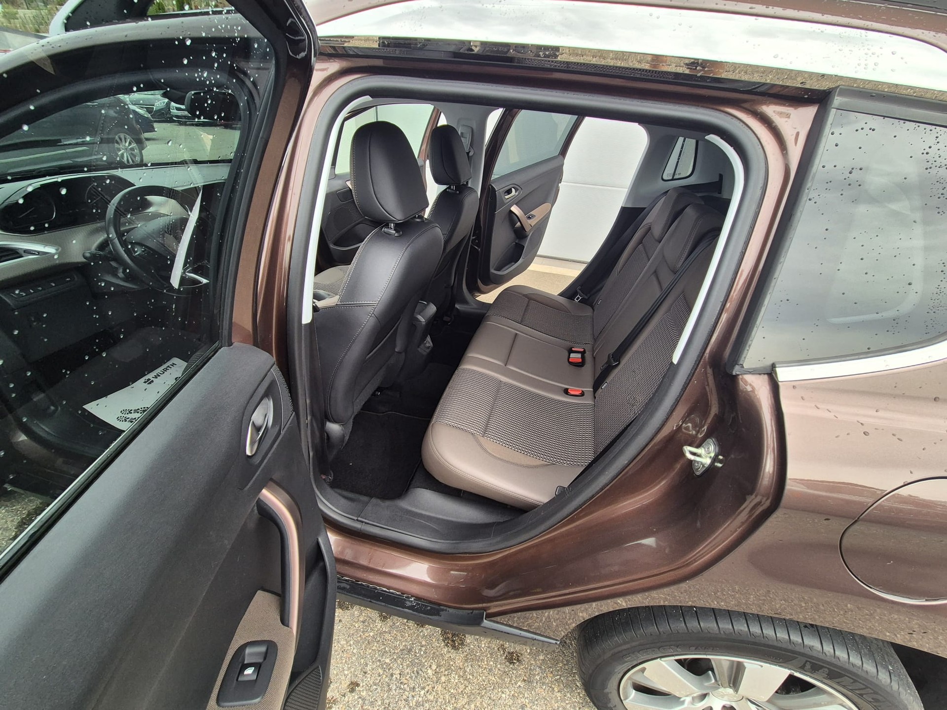 PEUGEOT 2008 1.2 VTI Allure ETG5-image-9