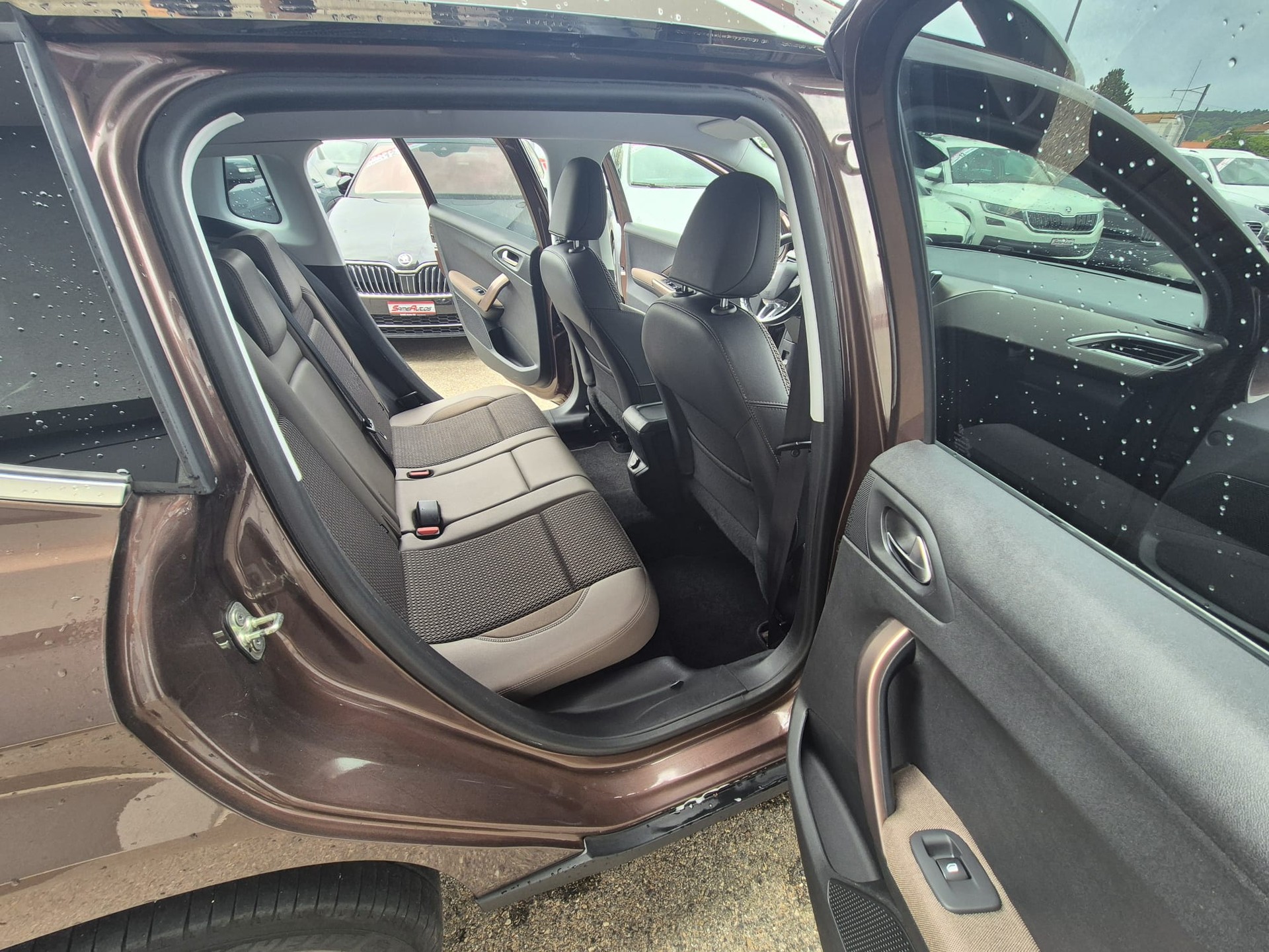 PEUGEOT 2008 1.2 VTI Allure ETG5-image-10