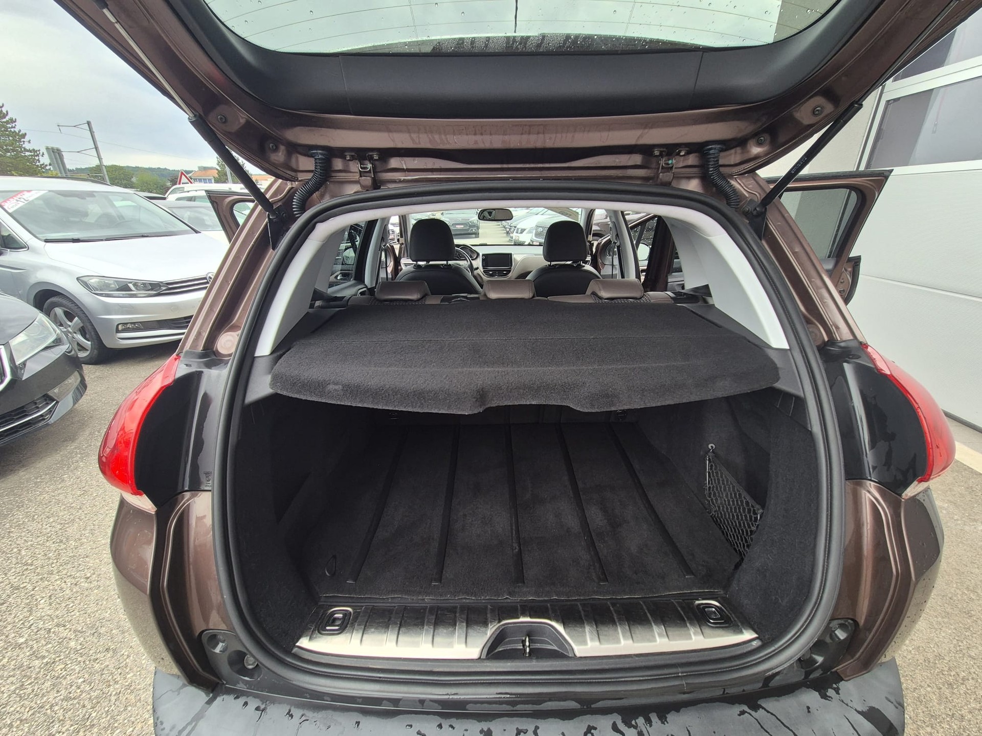 PEUGEOT 2008 1.2 VTI Allure ETG5-image-11