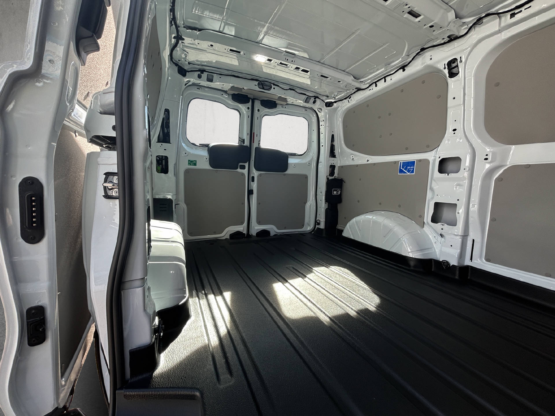 FORD Transit Custom Van 320 L1 2.0 EcoBlue 136 Trend-image-13