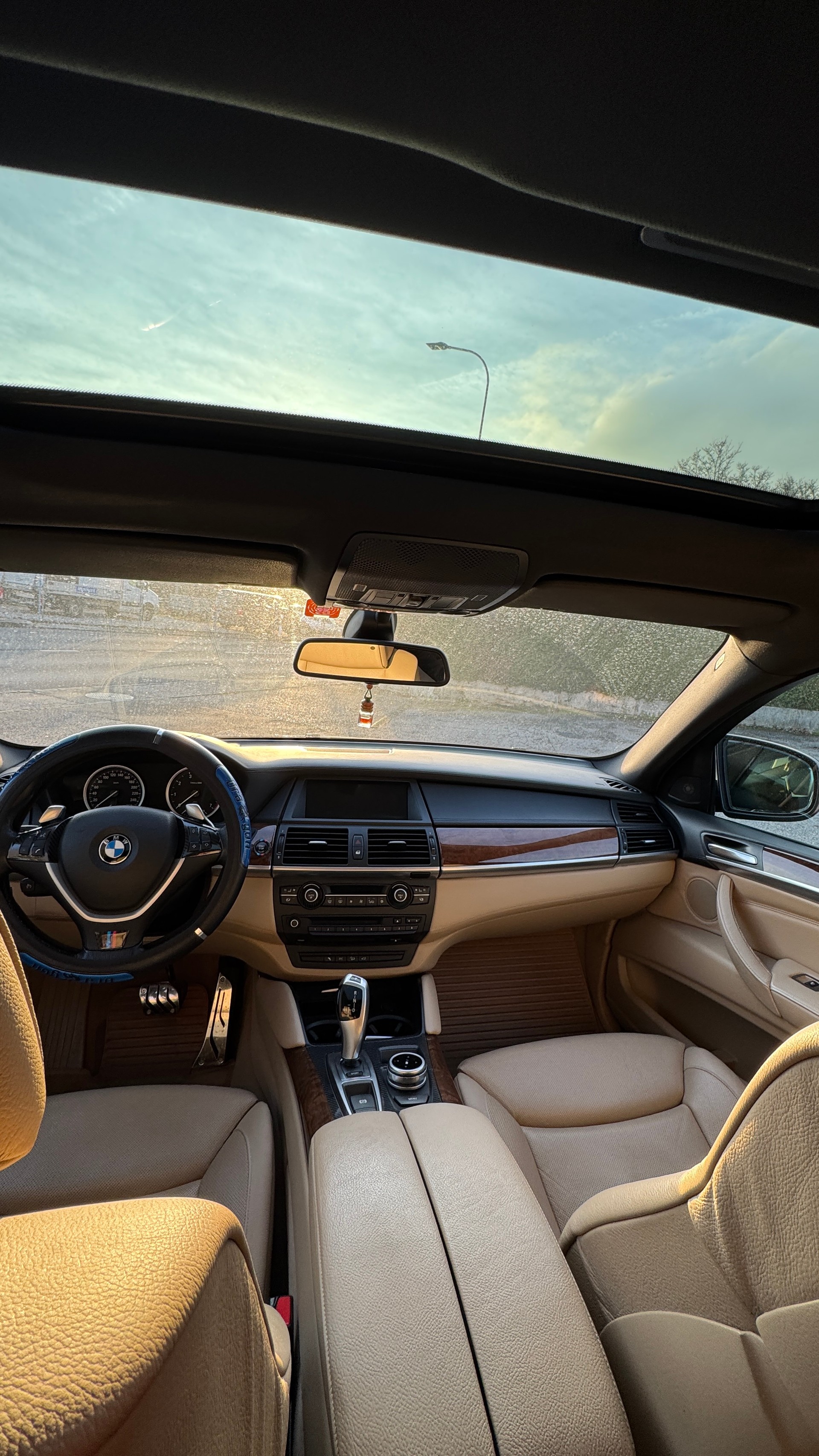 BMW X6 50i xDrive-image-2