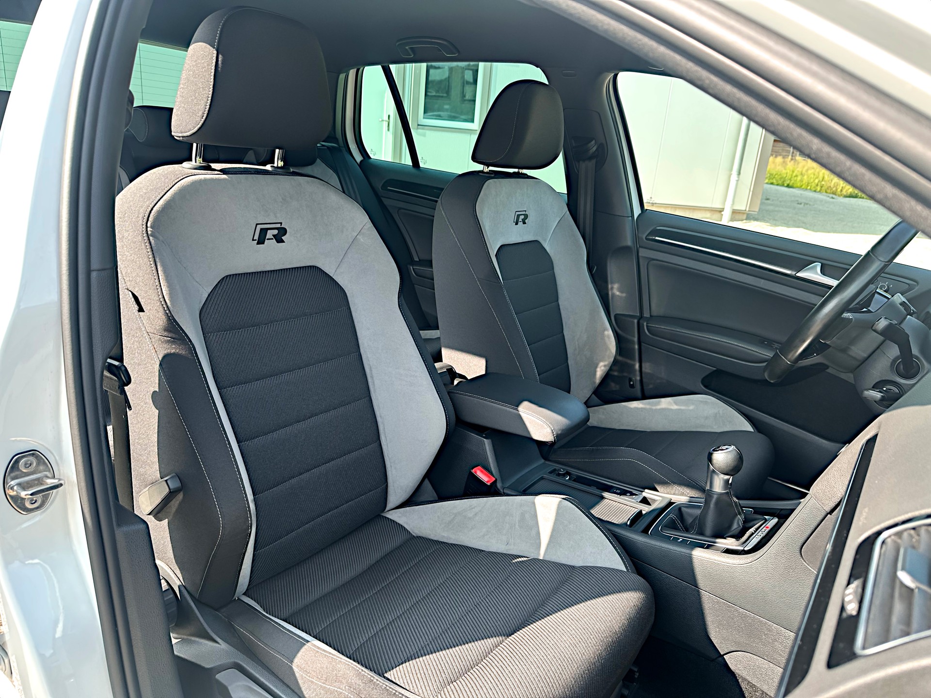 VW Golf 2.0 TSI R 4Motion-image-11