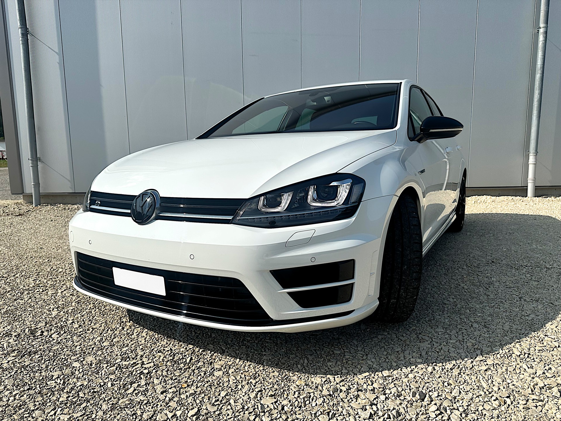 VW Golf 2.0 TSI R 4Motion-image-6