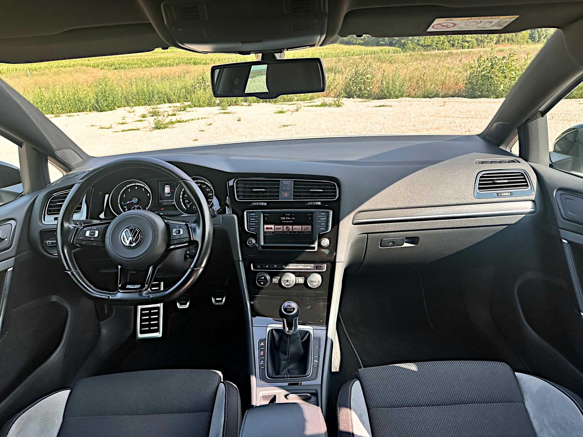 VW Golf 2.0 TSI R 4Motion-image-9