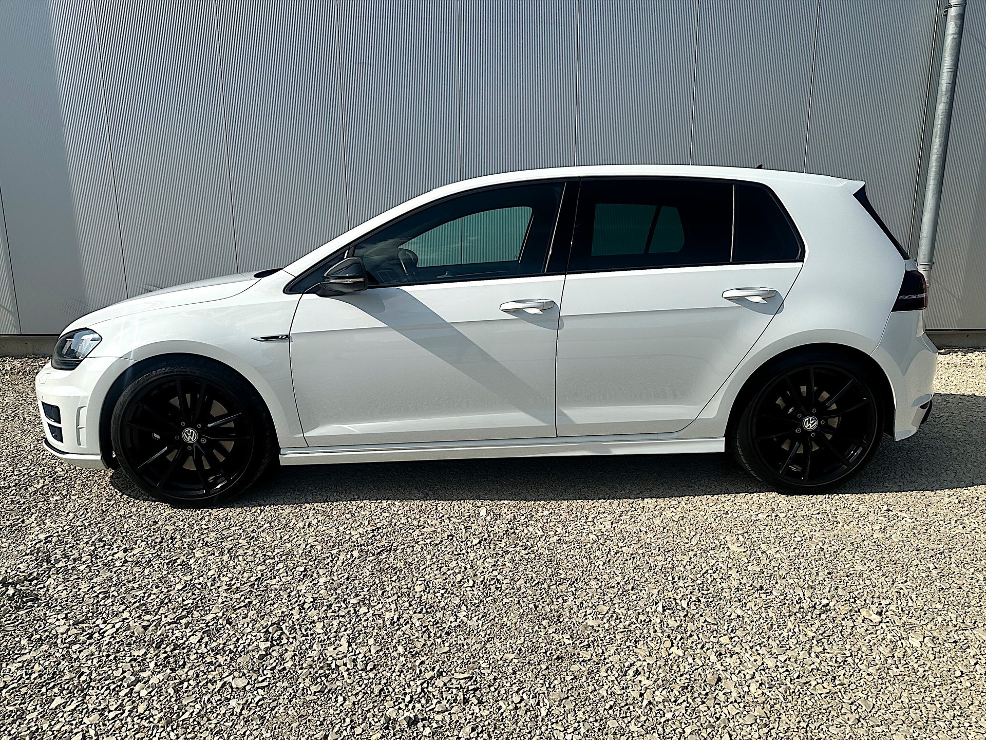 VW Golf 2.0 TSI R 4Motion-image-5