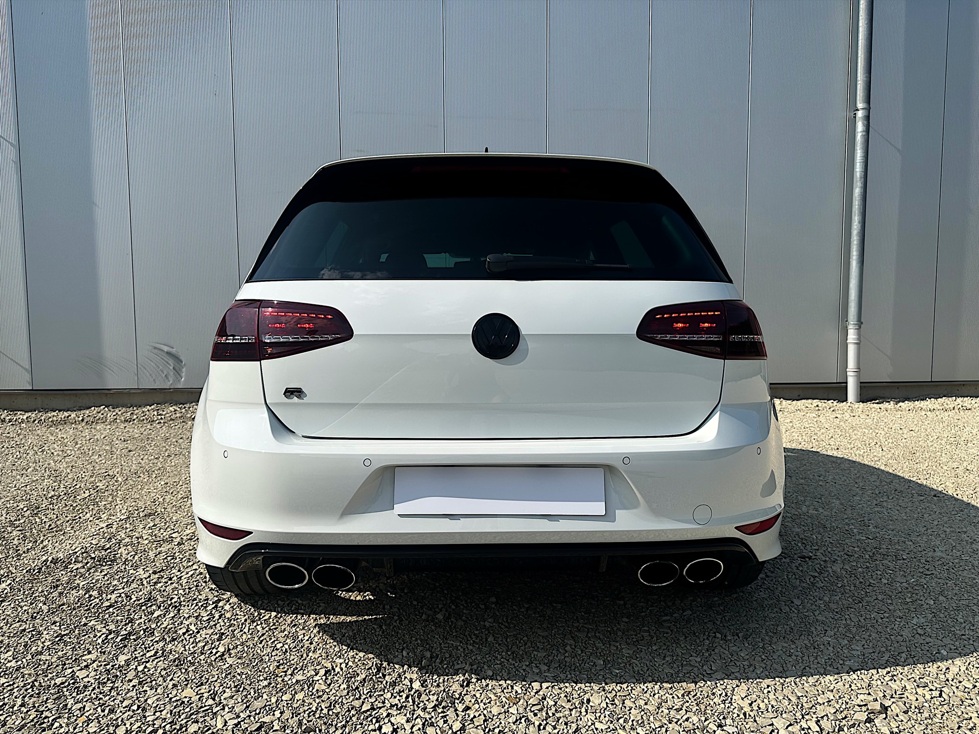 VW Golf 2.0 TSI R 4Motion-image-4