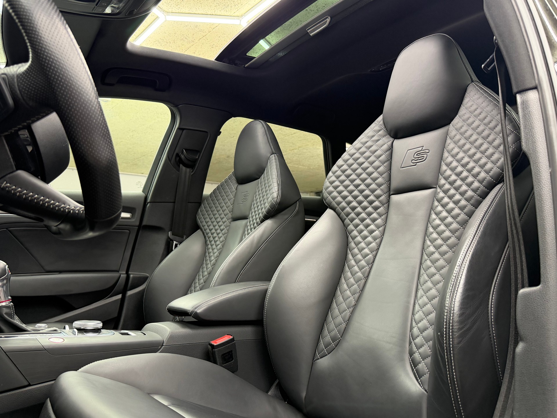 AUDI S3 Sportback 2.0 TFSI quattro S-tronic *19’ Silver wheels / no FAP/OPF / CH Auto*-image-8
