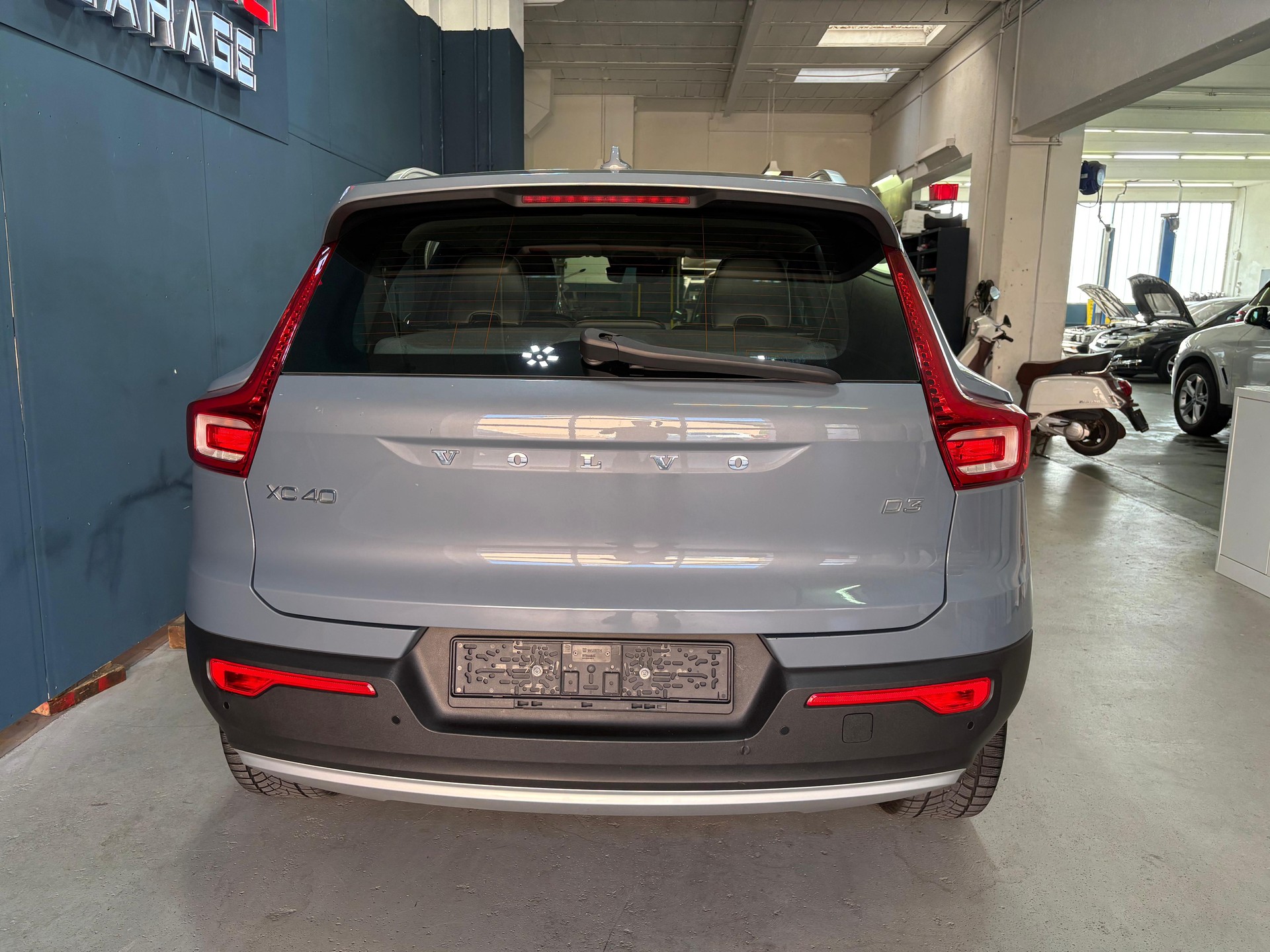 VOLVO XC40 D3 Momentum Geartronic-image-4