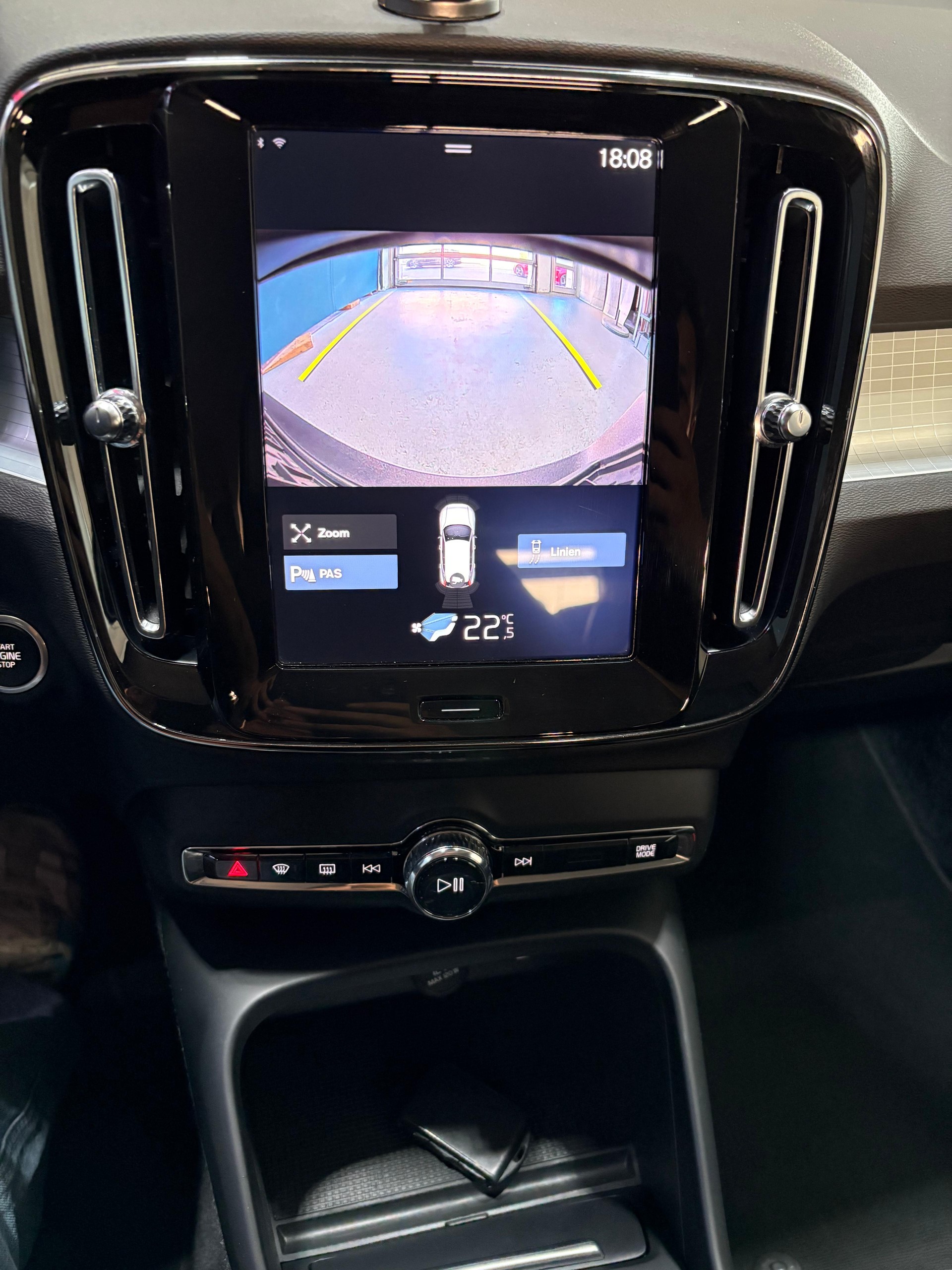 VOLVO XC40 D3 Momentum Geartronic-image-7