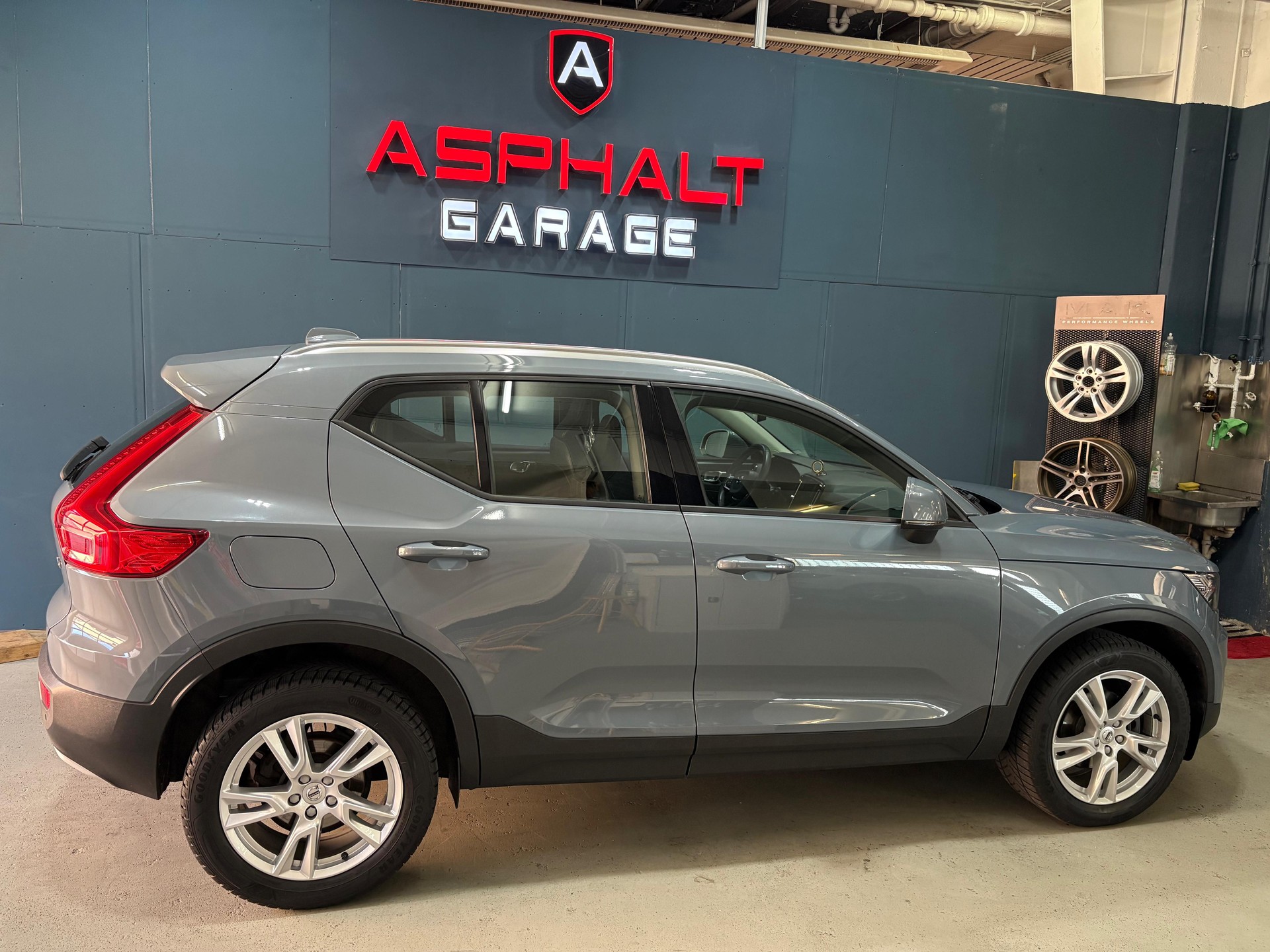VOLVO XC40 D3 Momentum Geartronic-image-2