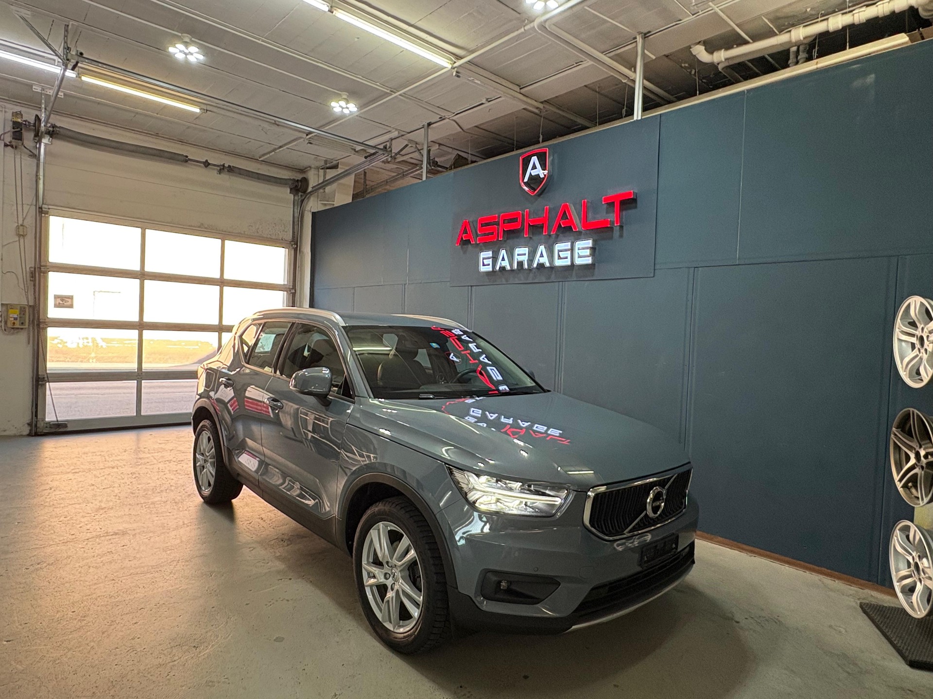 VOLVO XC40 D3 Momentum Geartronic-image-0