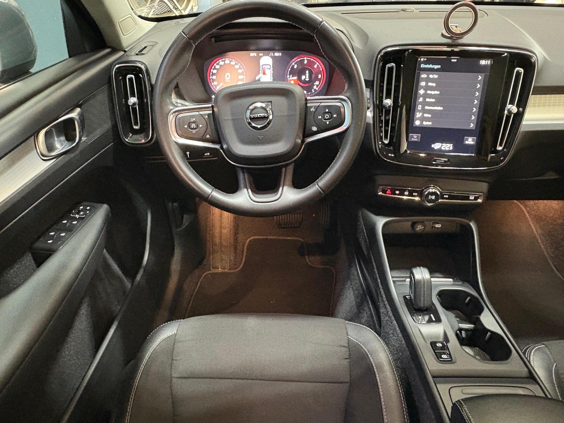 VOLVO XC40 D3 Momentum Geartronic-image-6