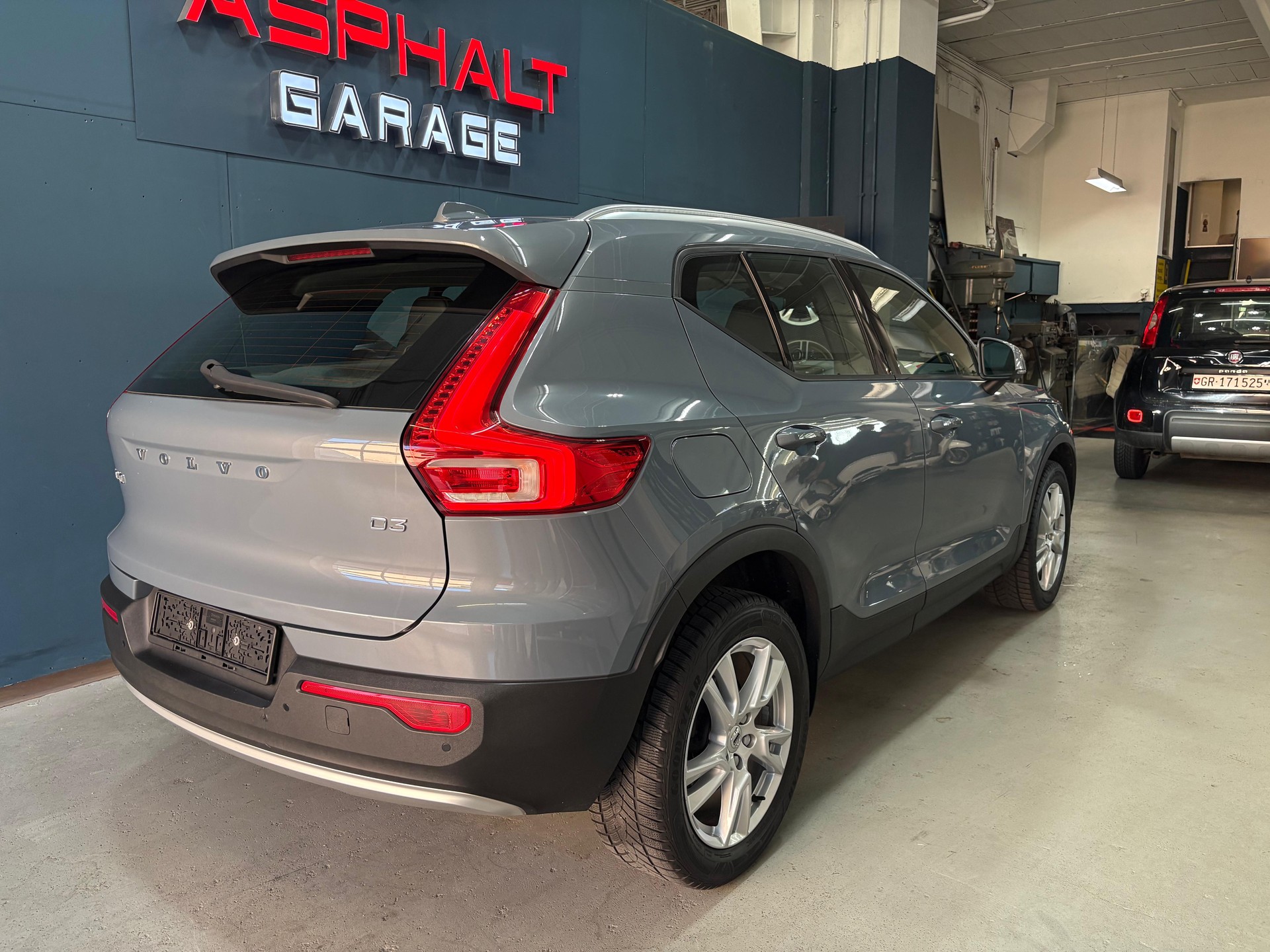 VOLVO XC40 D3 Momentum Geartronic-image-3