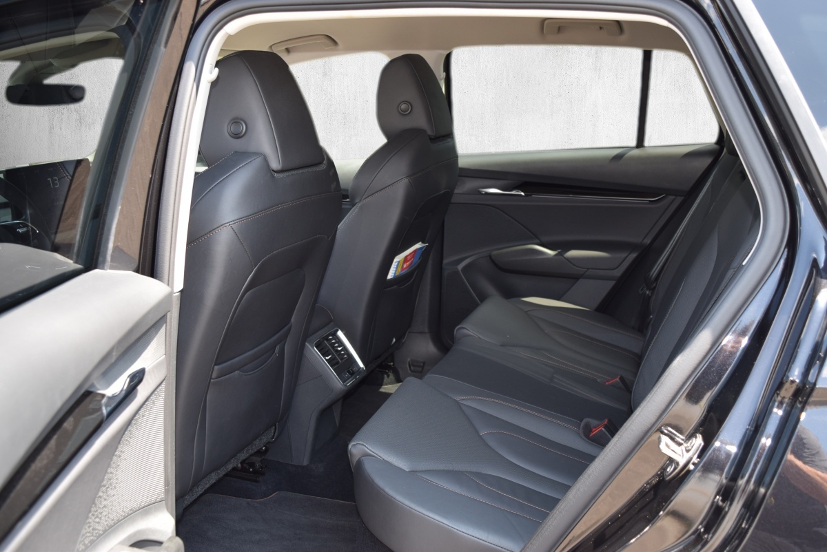 SKODA Enyaq iV 60-image-8