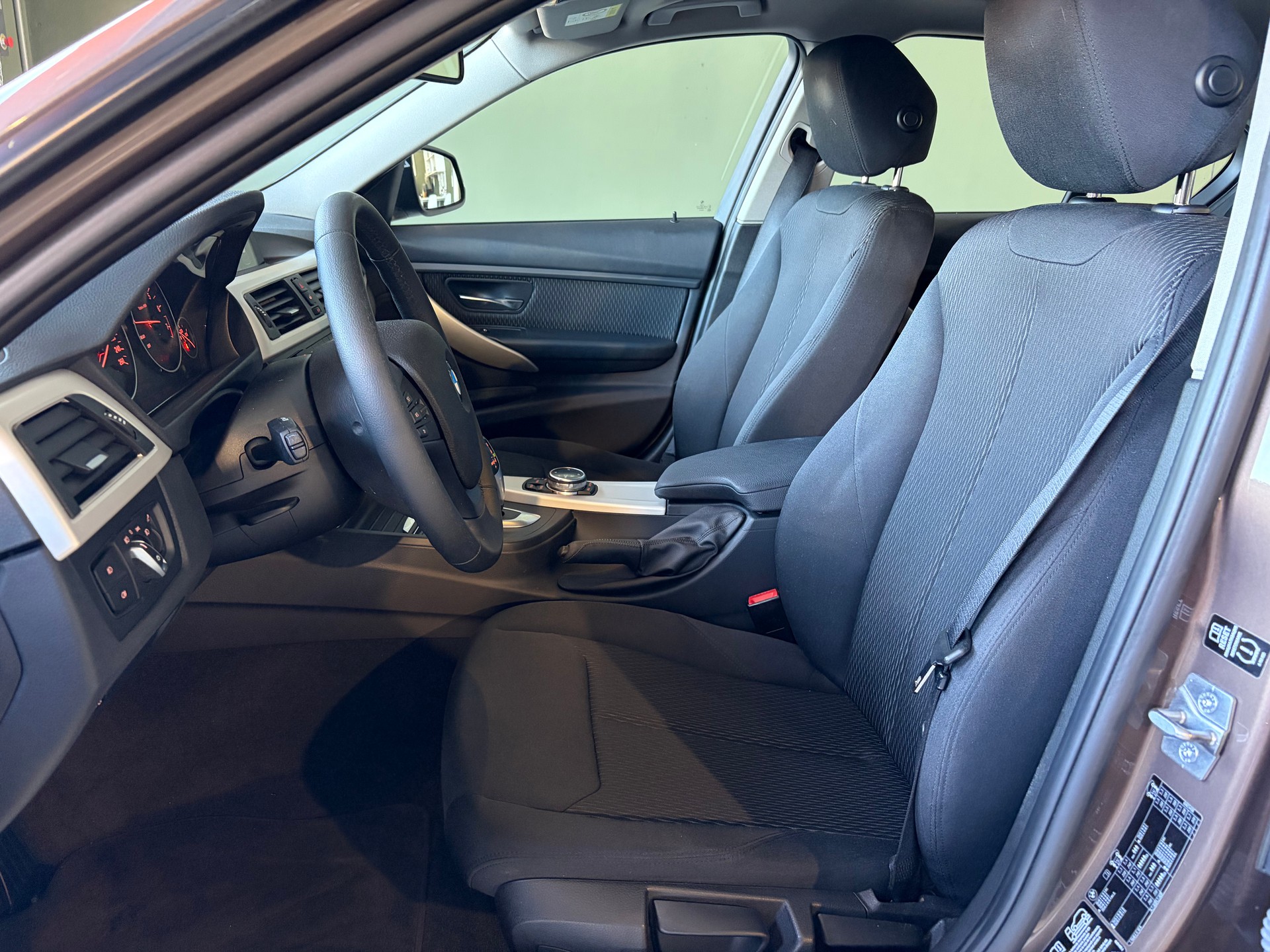 BMW 320i xDrive Steptronic ***1.Hand***Letzte MFK 04.2026***CH-Fahrzeug***Topzustand***-image-7