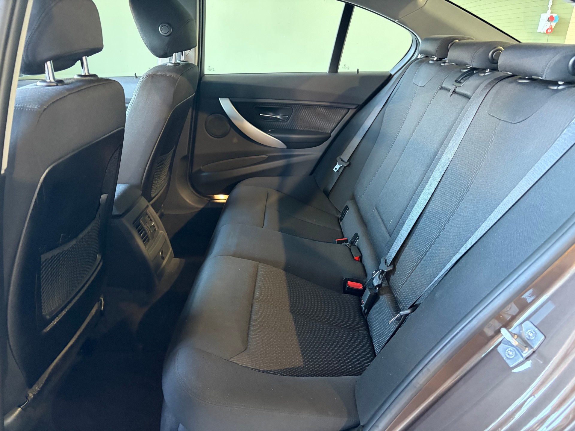 BMW 320i xDrive Steptronic ***1.Hand***Letzte MFK 04.2026***CH-Fahrzeug***Topzustand***-image-15