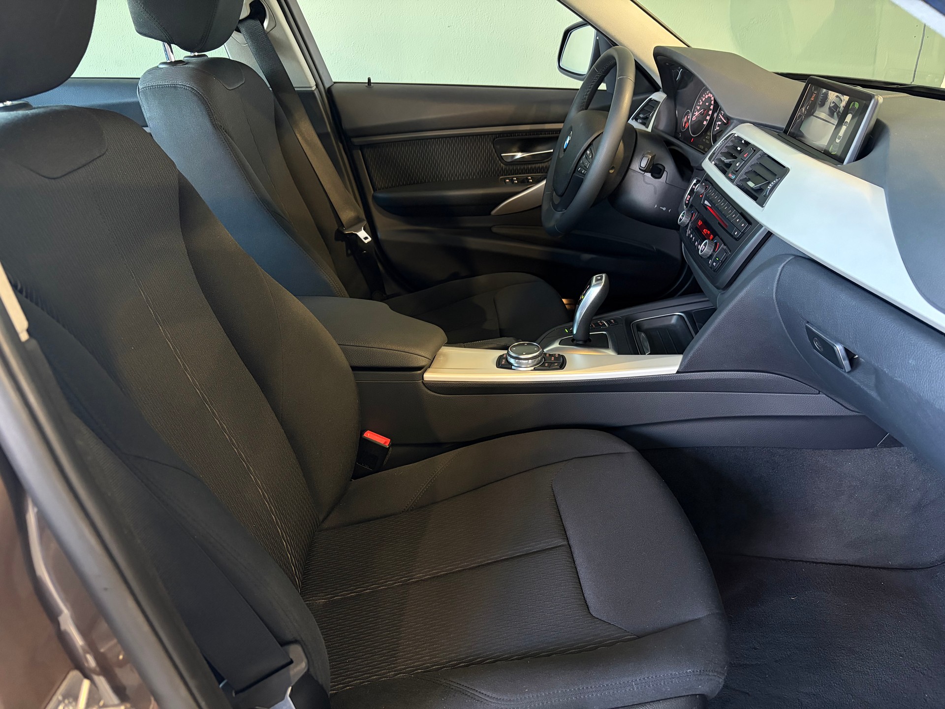 BMW 320i xDrive Steptronic ***1.Hand***Letzte MFK 04.2026***CH-Fahrzeug***Topzustand***-image-13