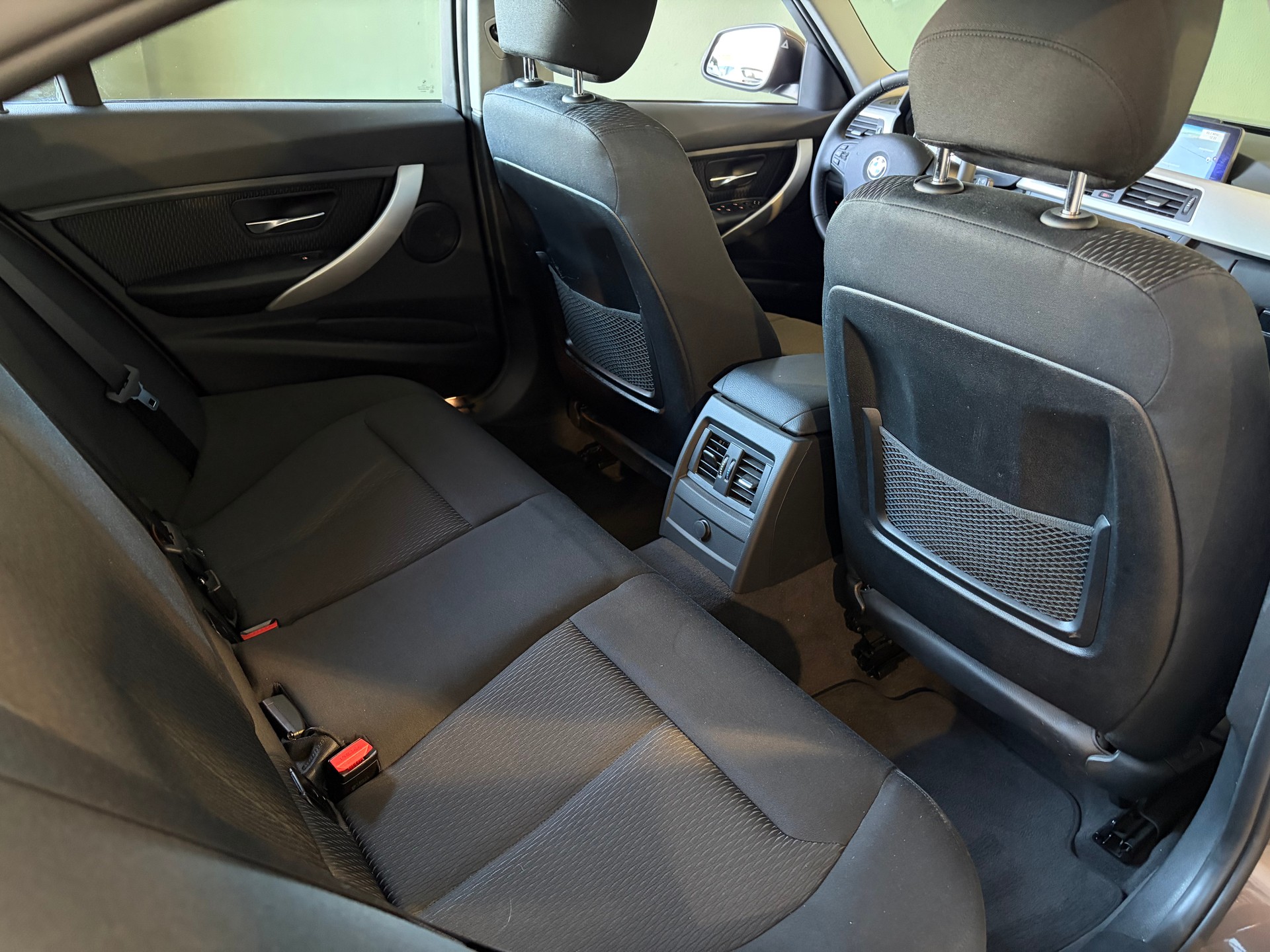 BMW 320i xDrive Steptronic ***1.Hand***Letzte MFK 04.2026***CH-Fahrzeug***Topzustand***-image-17
