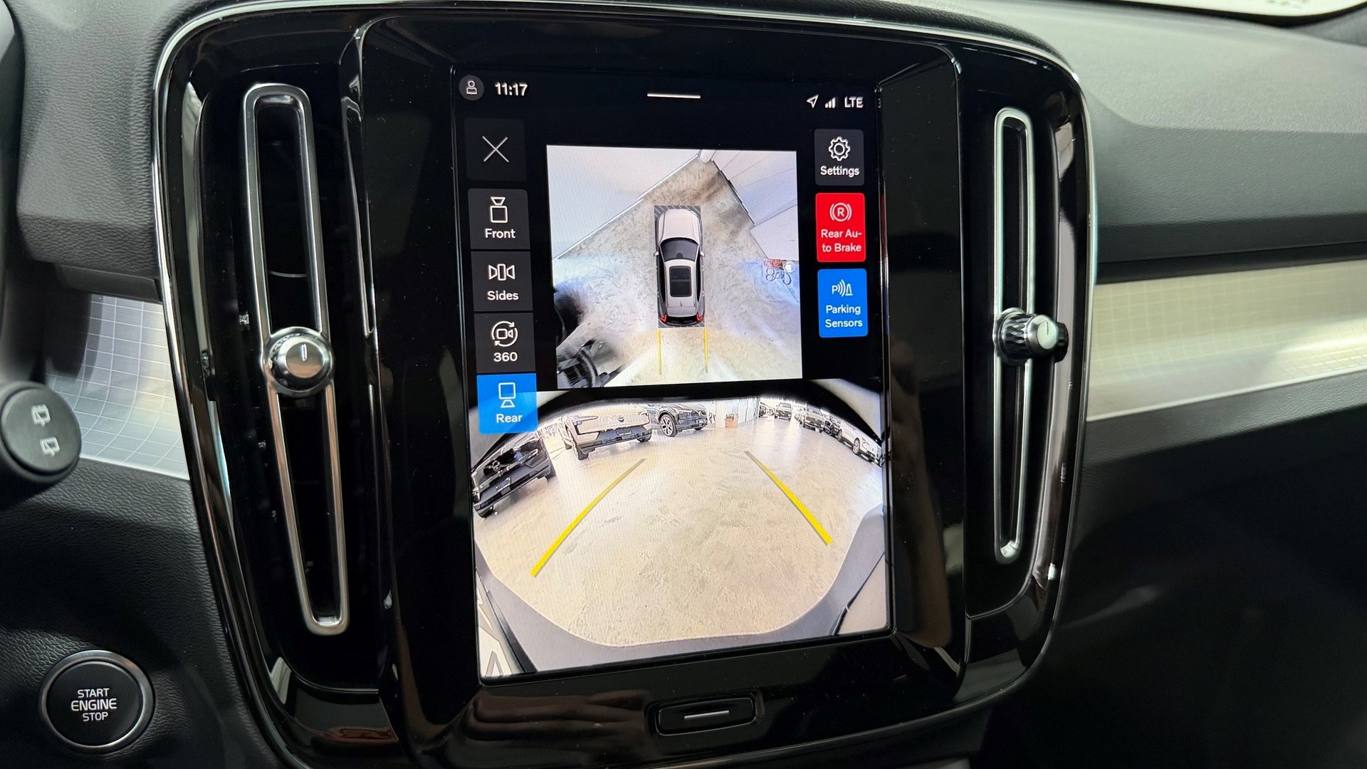 VOLVO XC40 2.0 B4 MH Black Edition-image-11