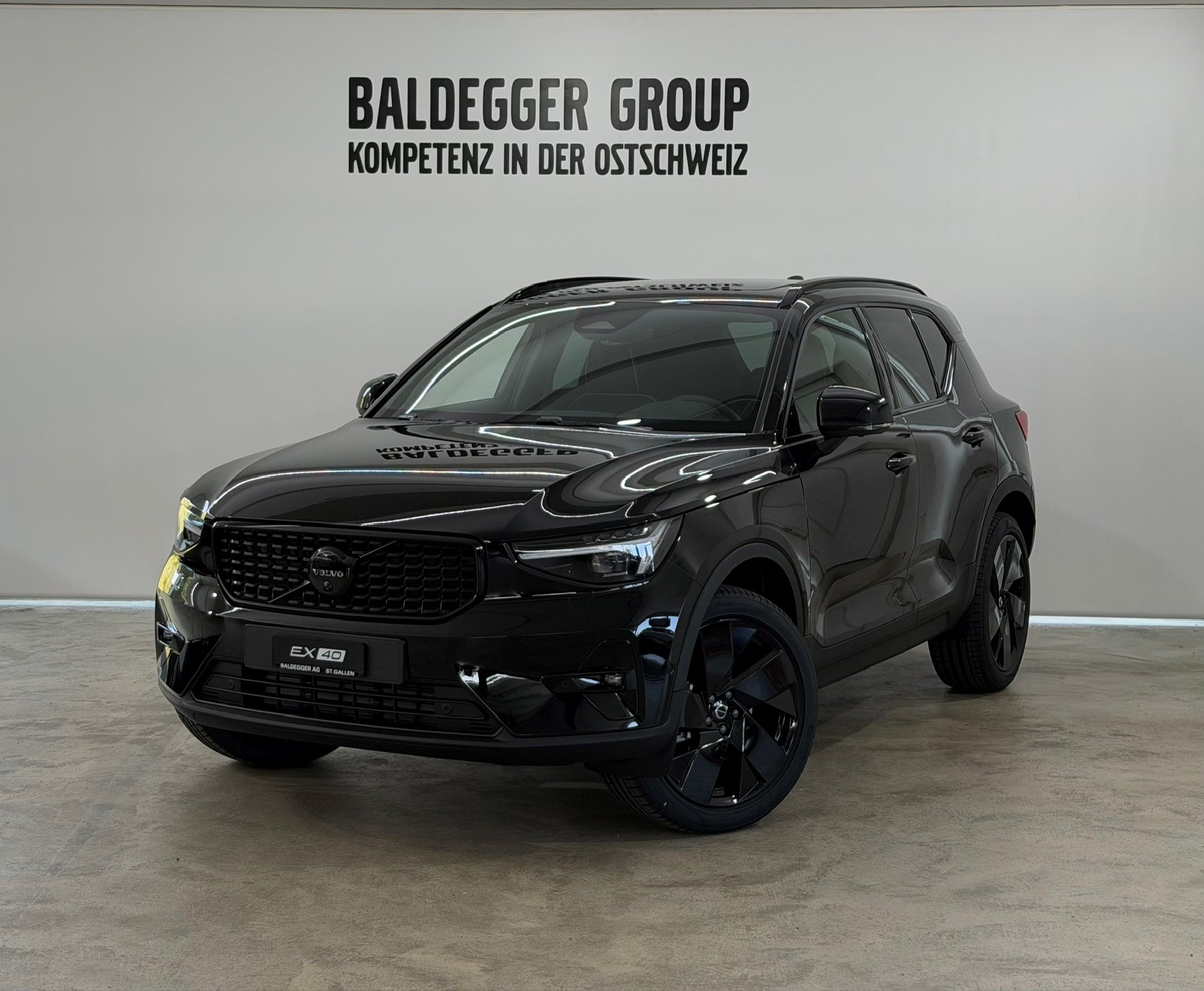 VOLVO XC40 2.0 B4 MH Black Edition-image-0