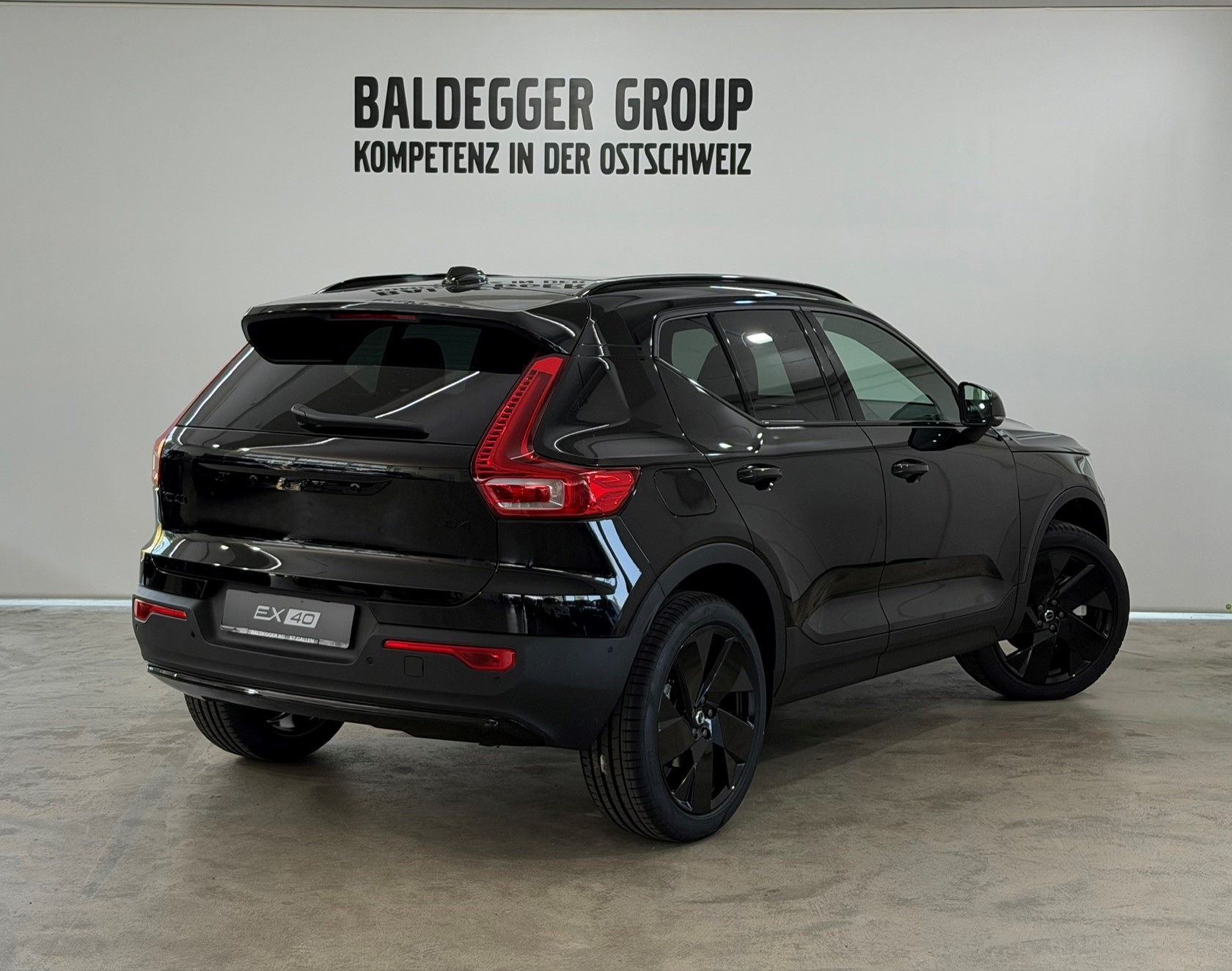 VOLVO XC40 2.0 B4 MH Black Edition-image-2