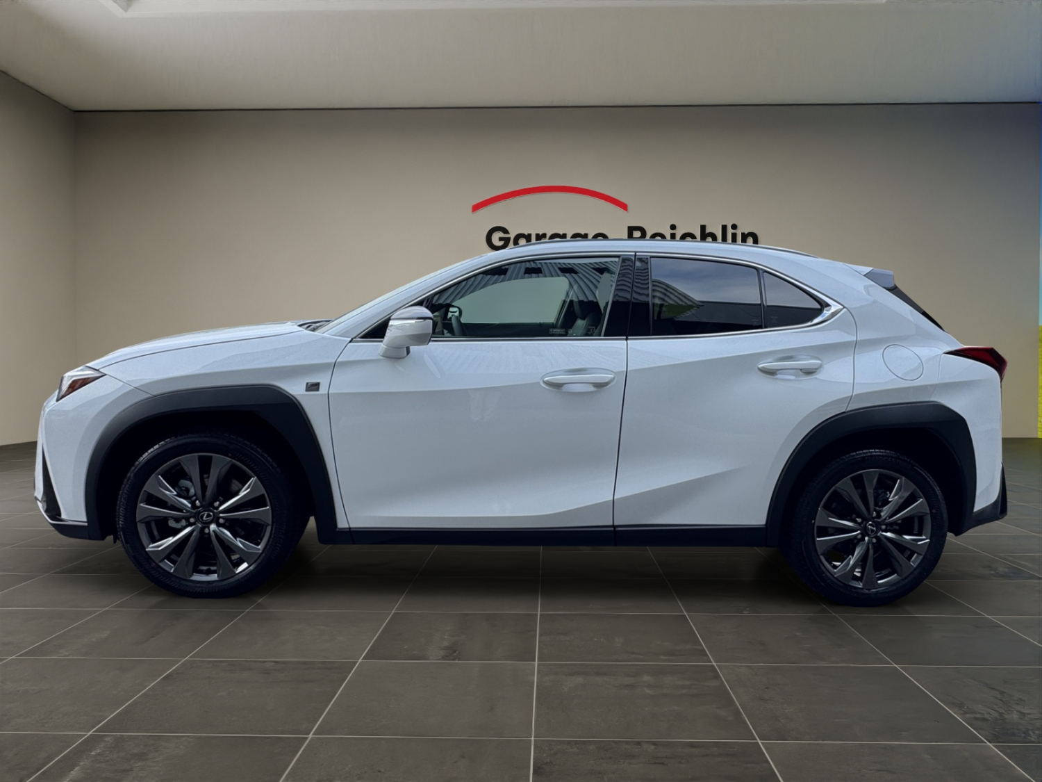 LEXUS UX 300h F-Line-image-1