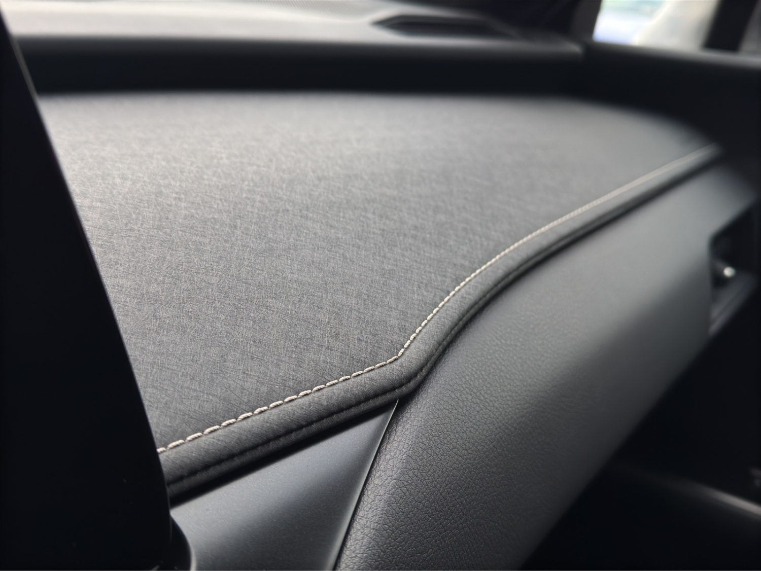 LEXUS UX 300h F-Line-image-18