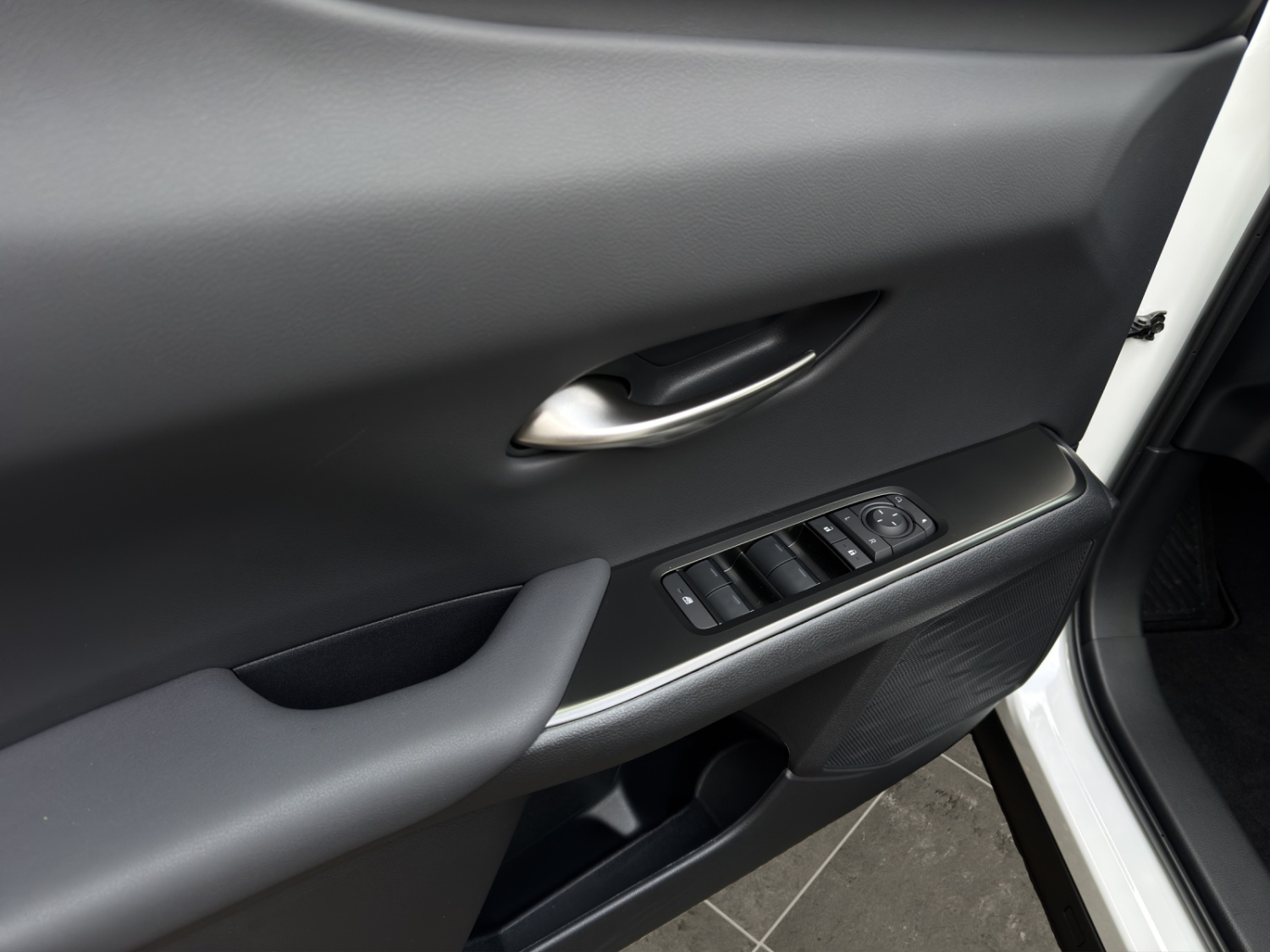 LEXUS UX 300h F-Line-image-21
