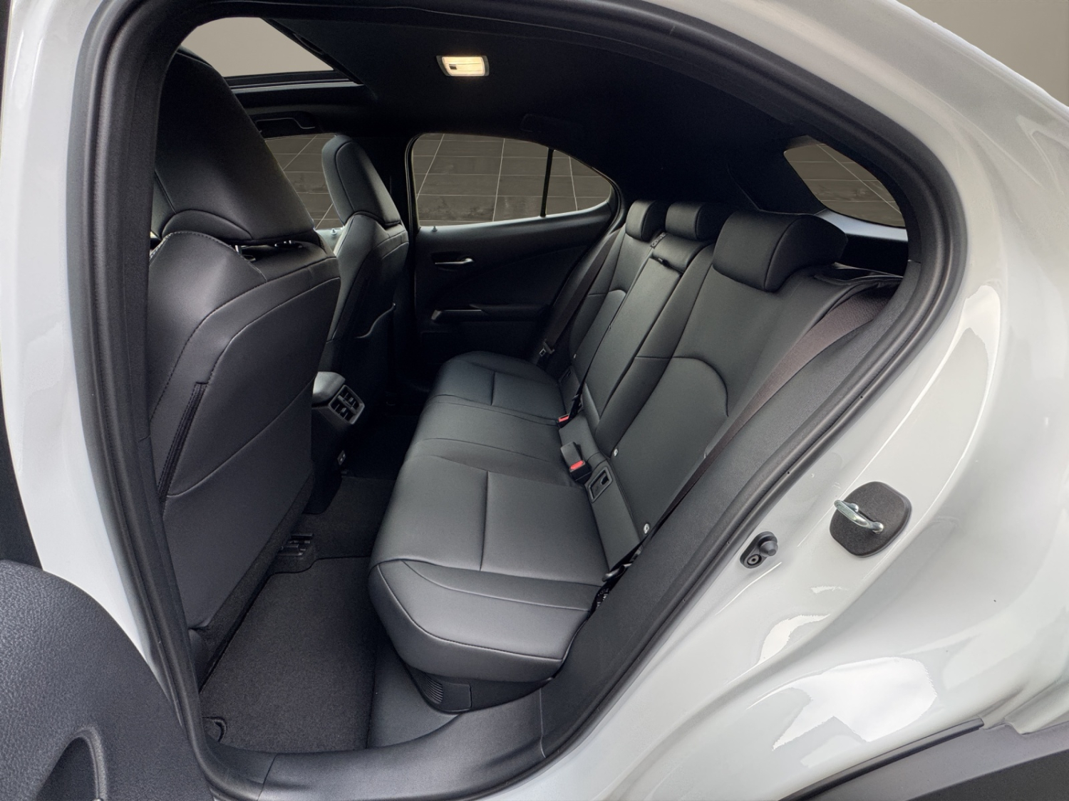 LEXUS UX 300h F-Line-image-19