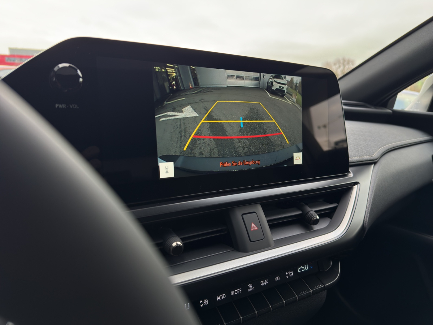 LEXUS UX 300h F-Line-image-14