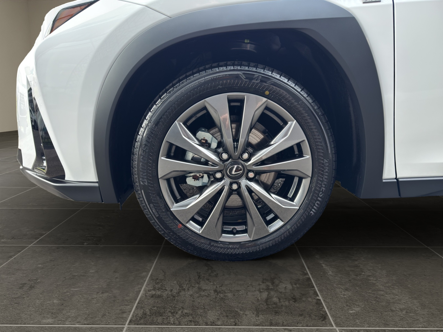 LEXUS UX 300h F-Line-image-22