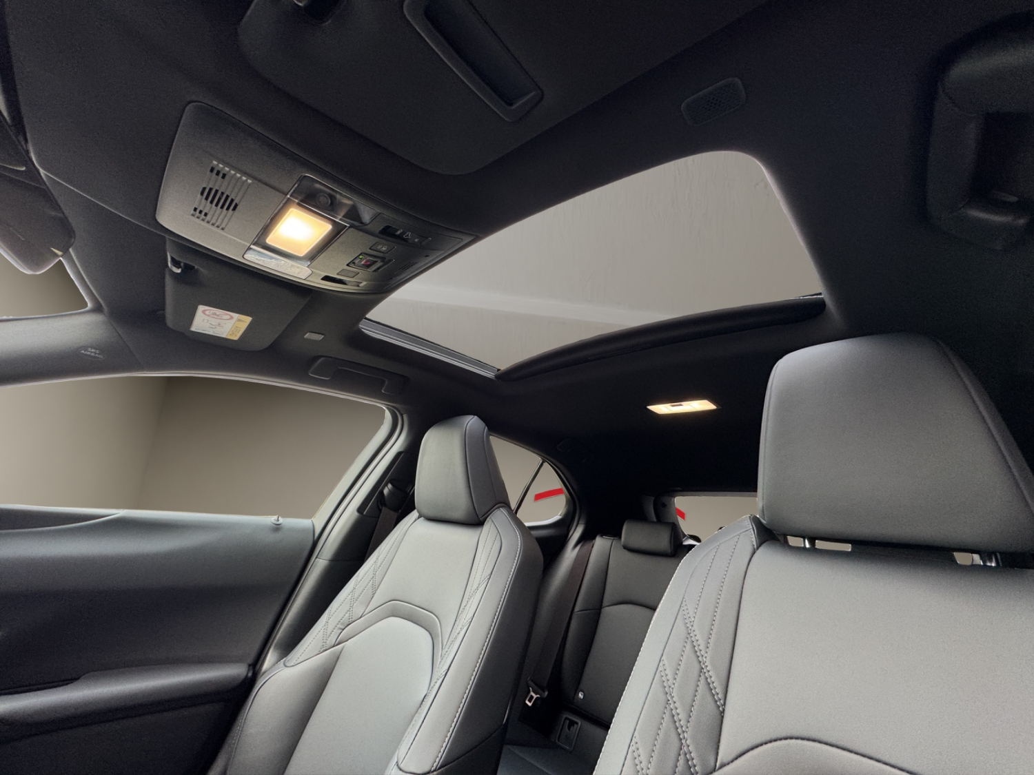 LEXUS UX 300h F-Line-image-16